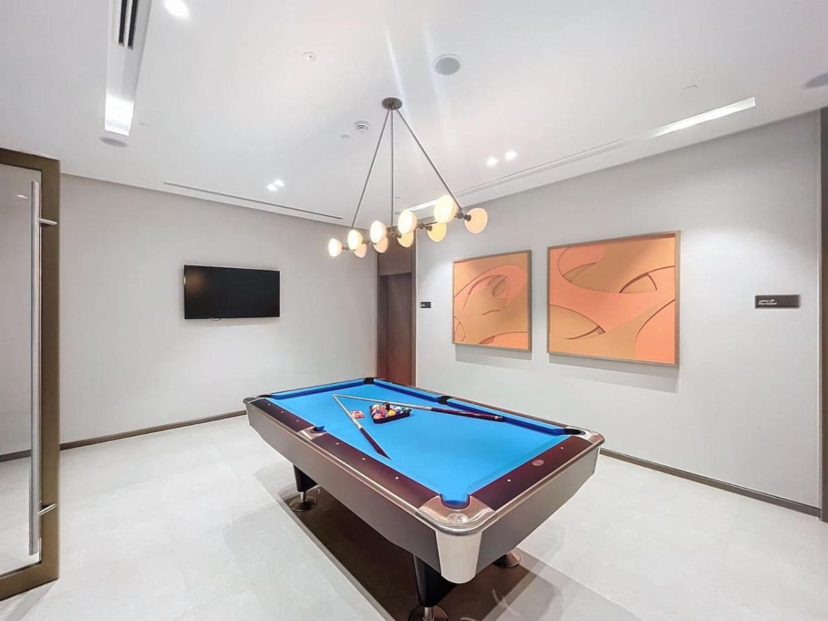 Grande - Contemporary One Bedroom Apartment