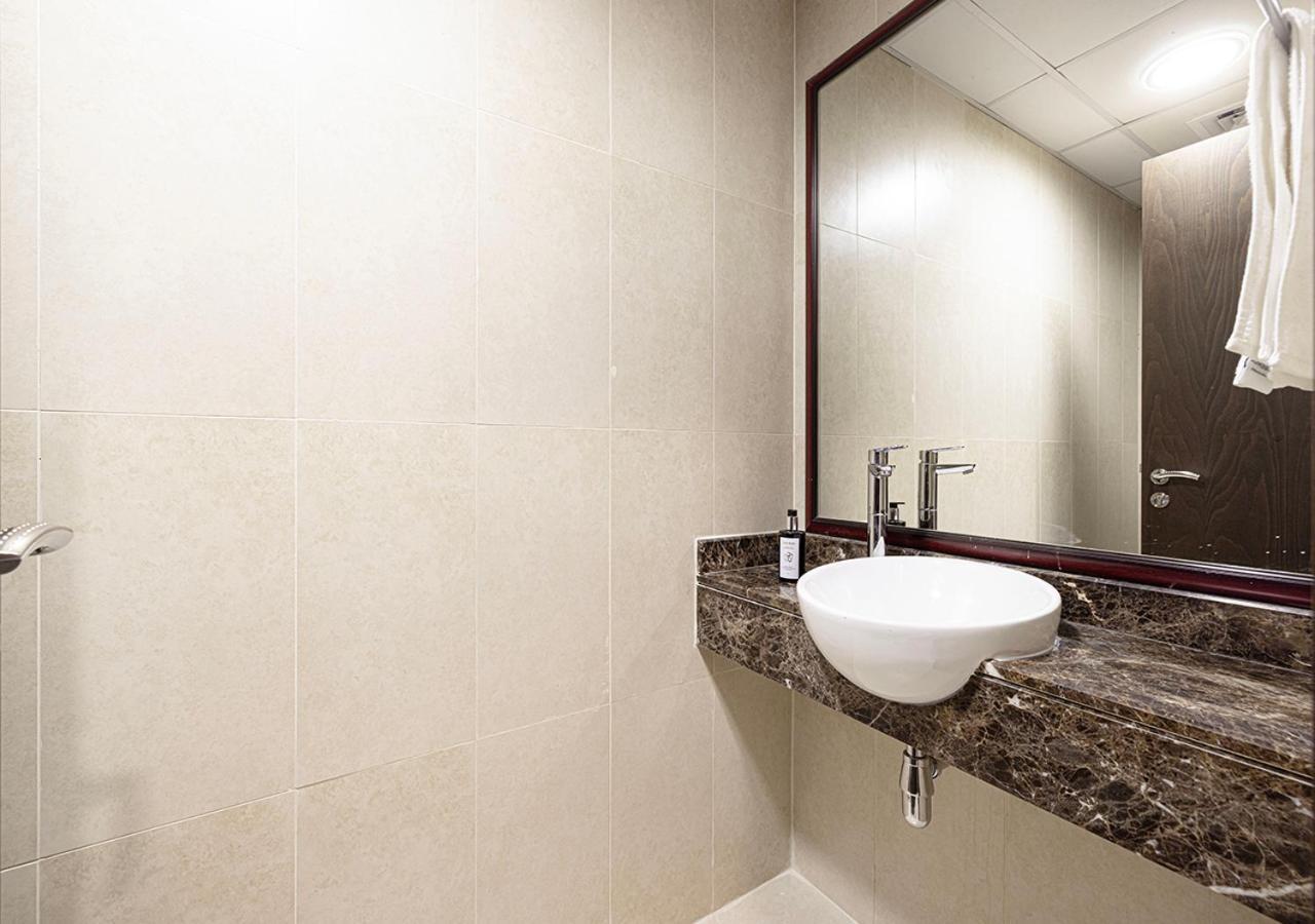 Elegant 1-bed Waterfront Living Dubai