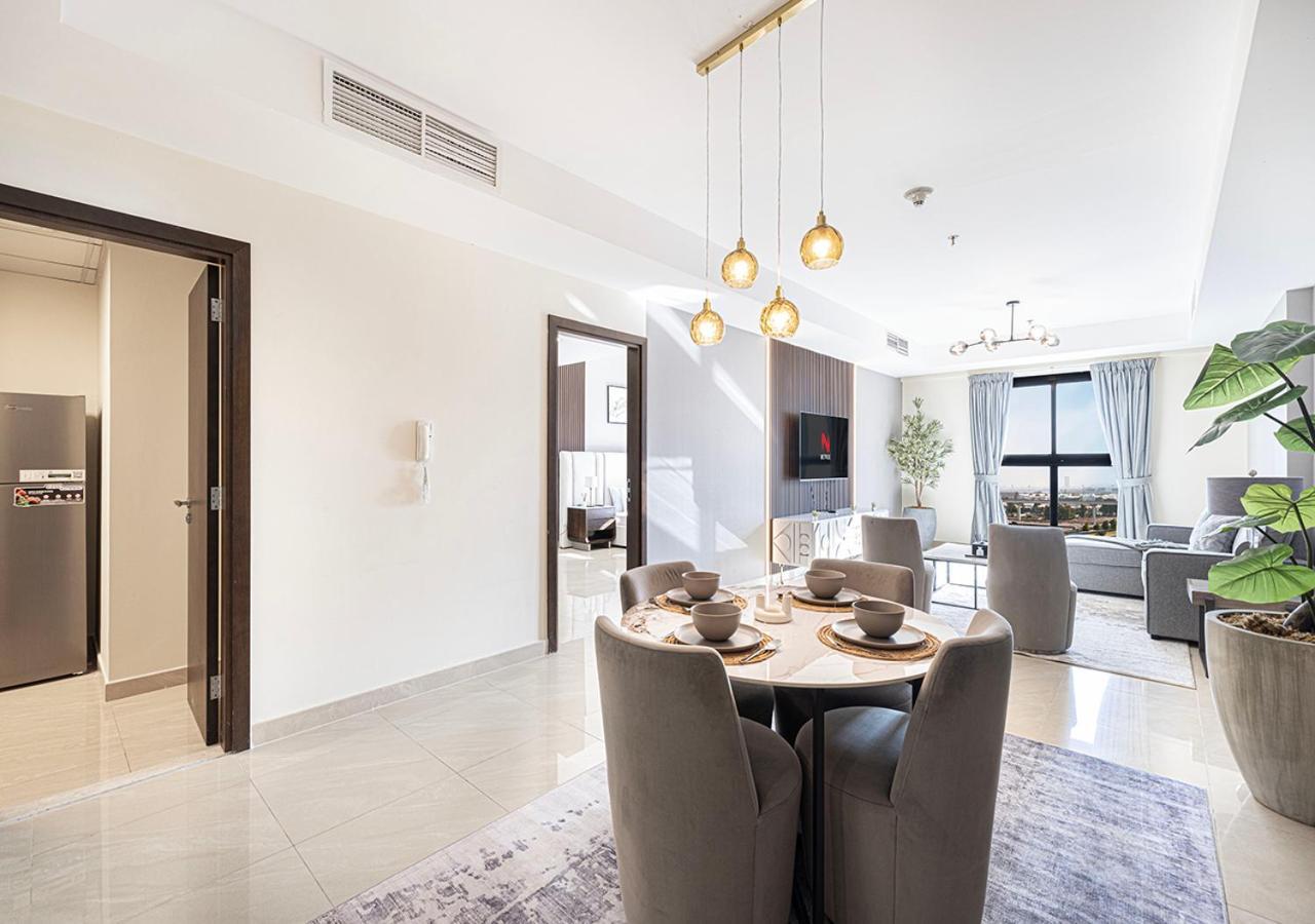 Elegant 1-bed Waterfront Living