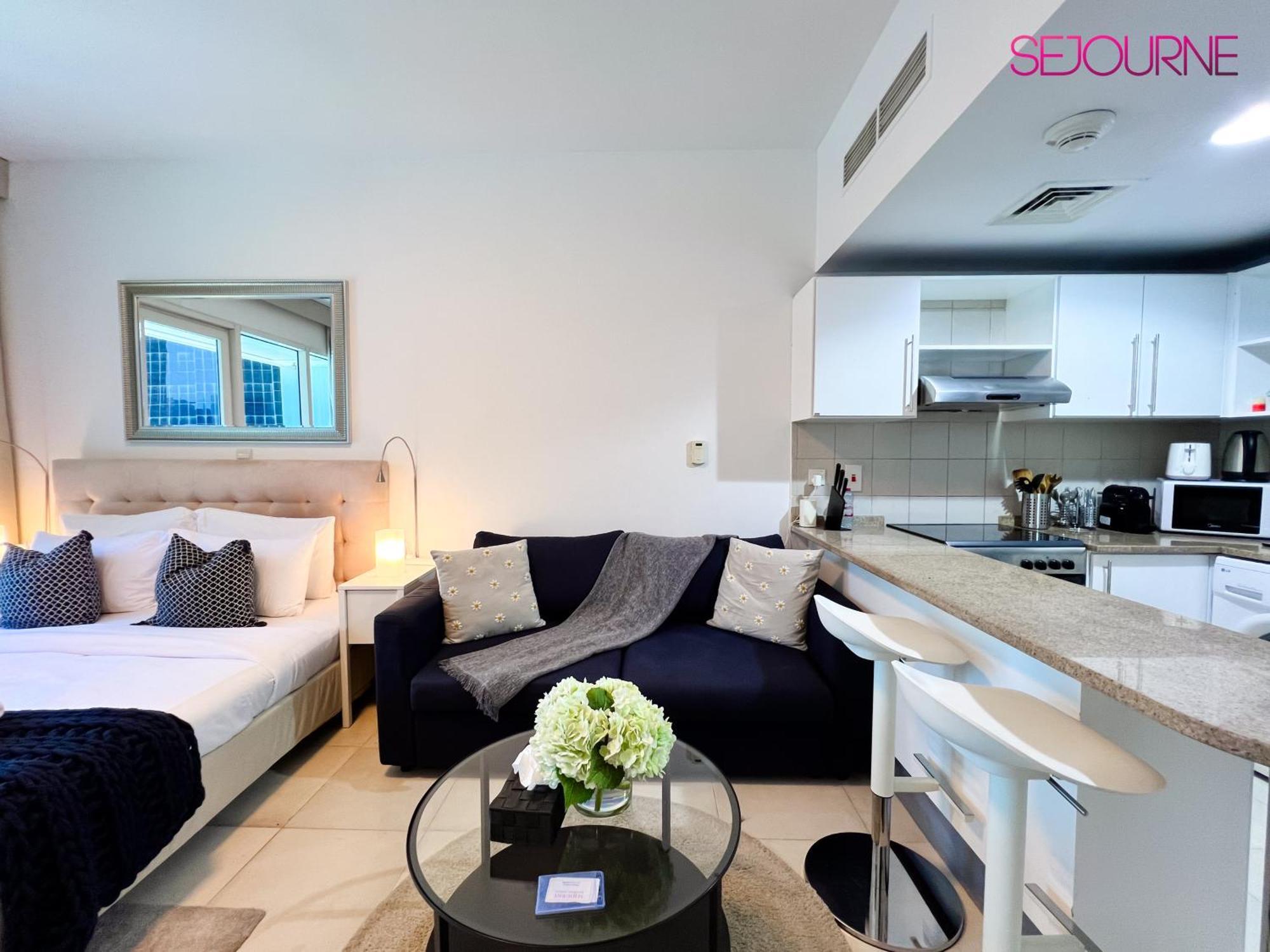 #96at Luxurious With Stunning Views Dubai