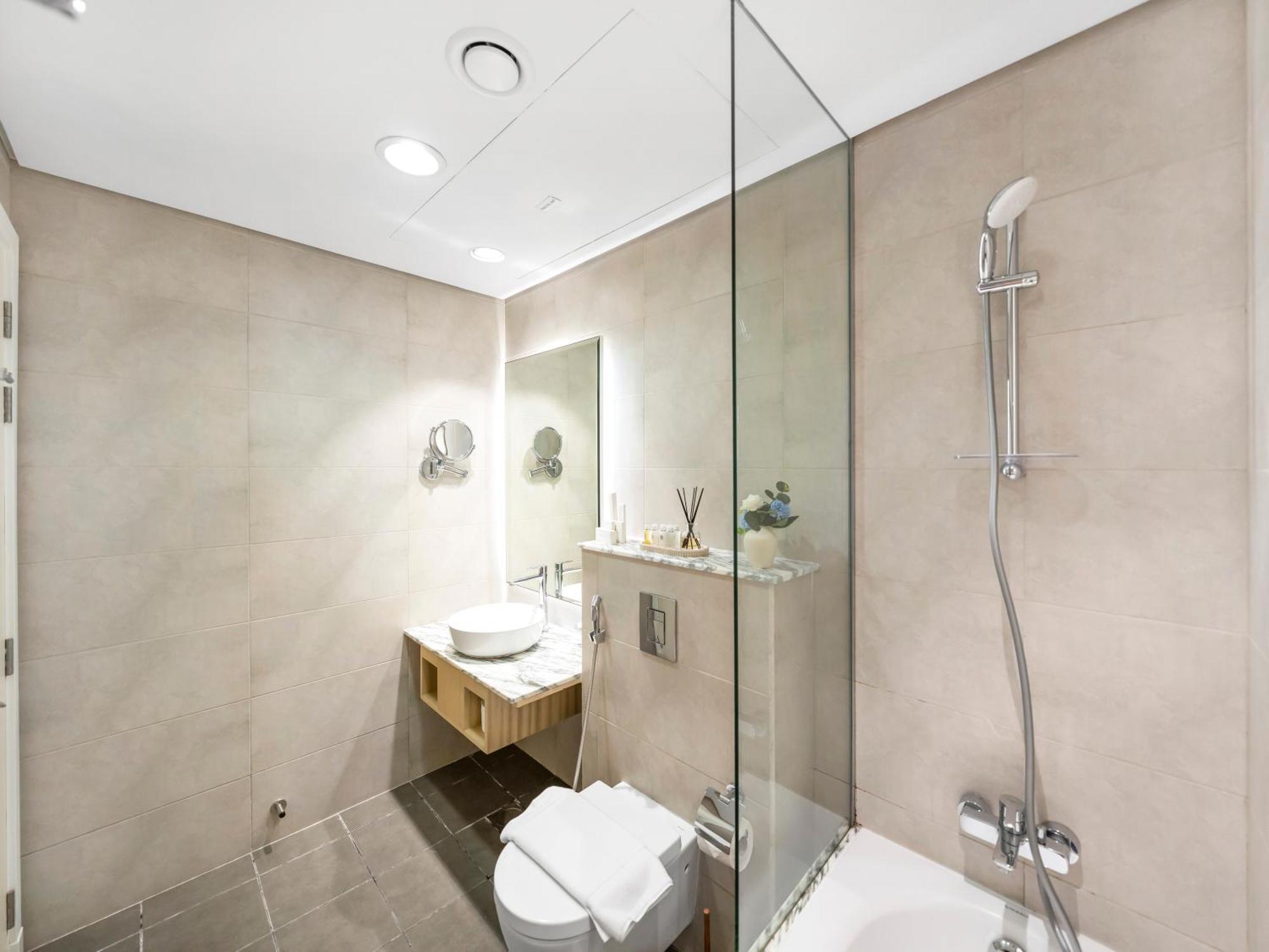 5 Star High Rise Luxury Apartment, Infinity Pool With Stunning Burj View - Brand New Apartment
