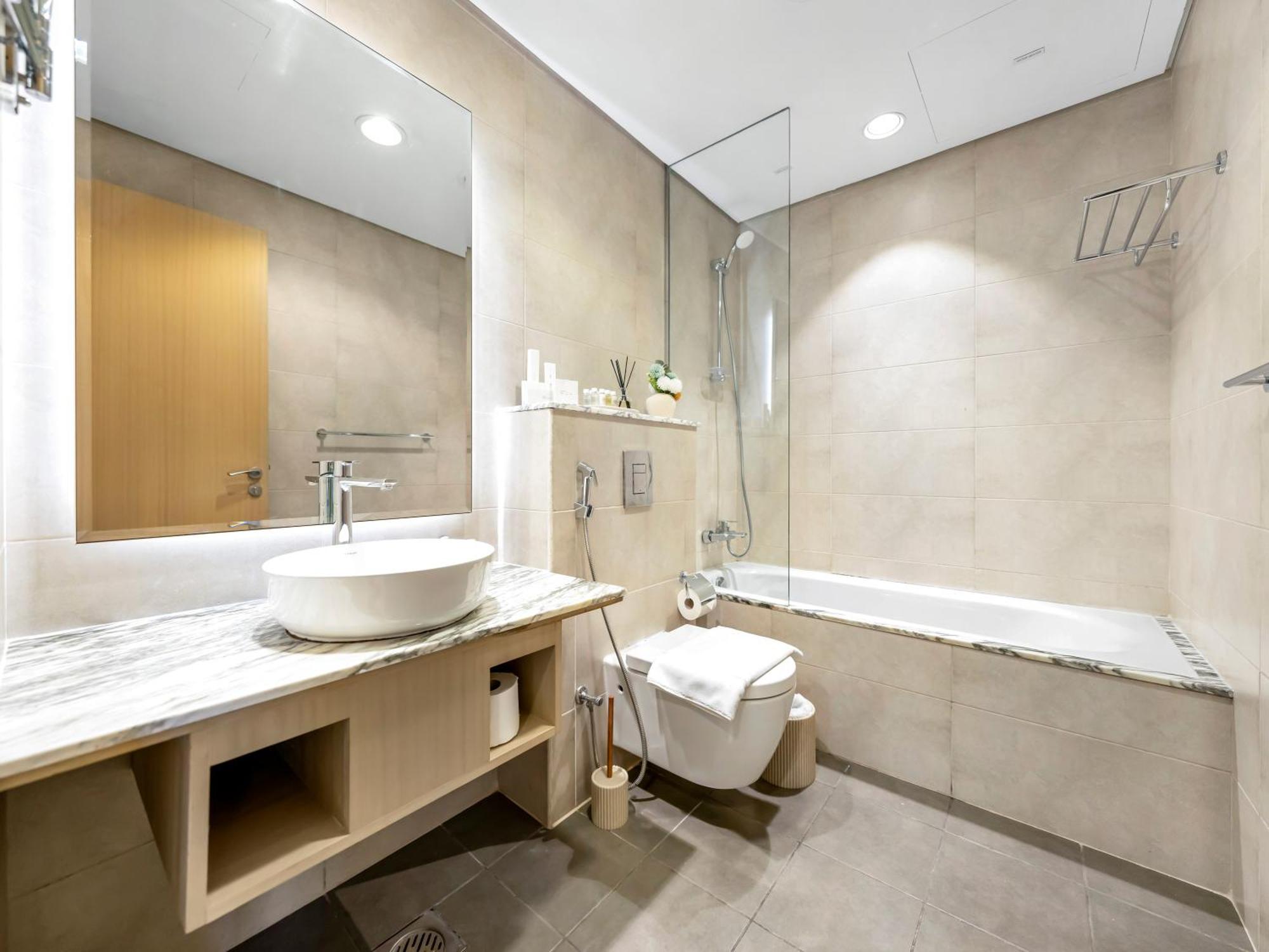 5 Star High Rise Luxury Apartment, Infinity Pool With Stunning Burj View - Brand New