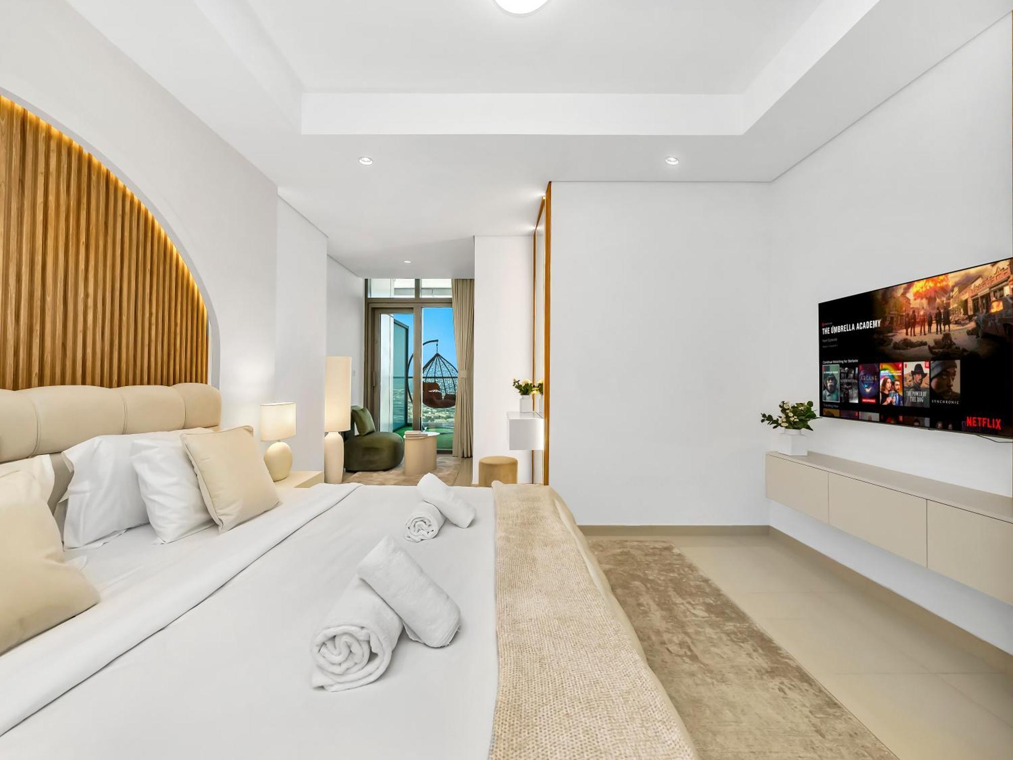 5 Star High Rise Luxury Apartment, Infinity Pool With Stunning Burj View - Brand New *