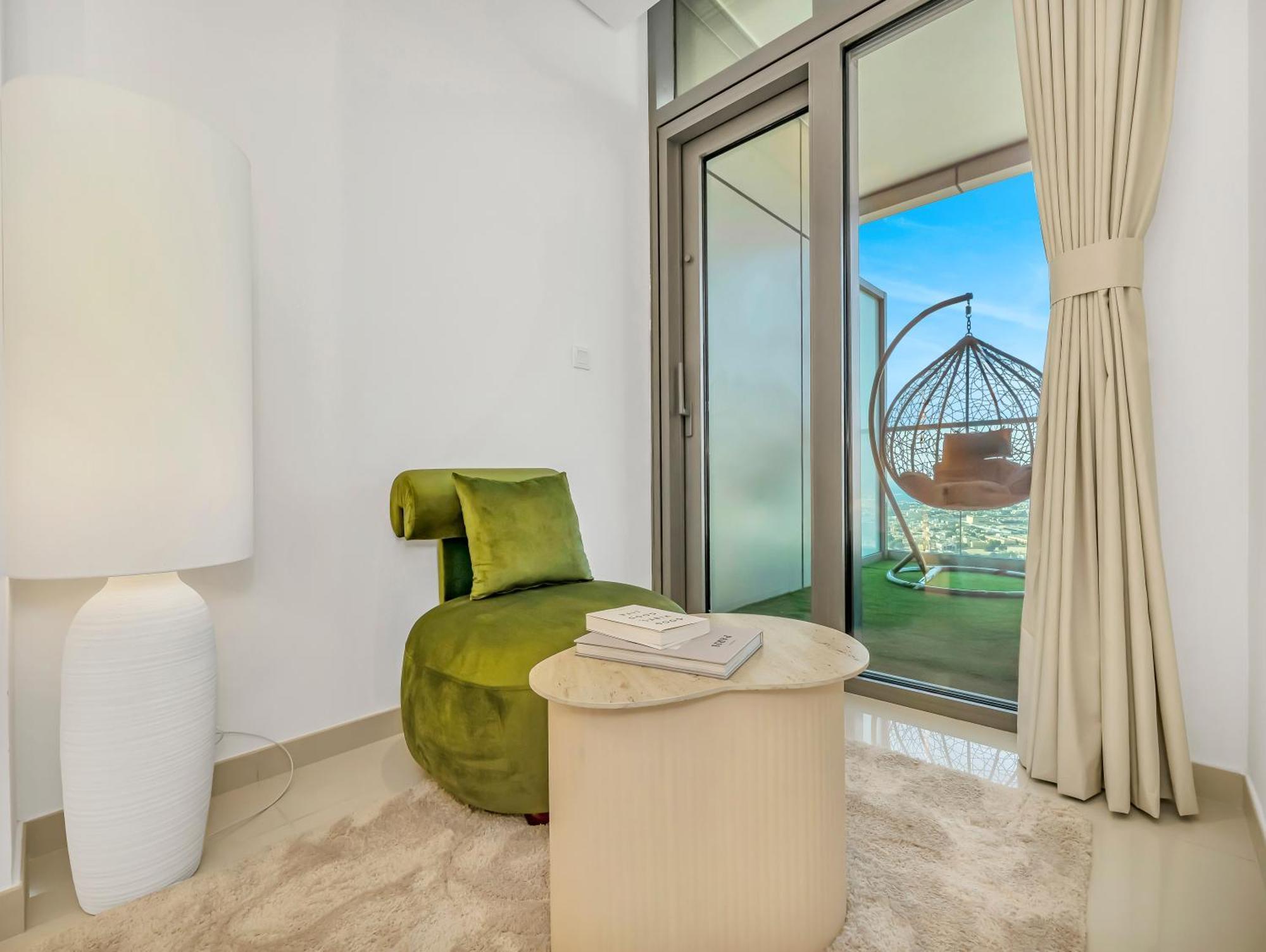 5 Star High Rise Luxury Apartment, Infinity Pool With Stunning Burj View - Brand New Apartment *