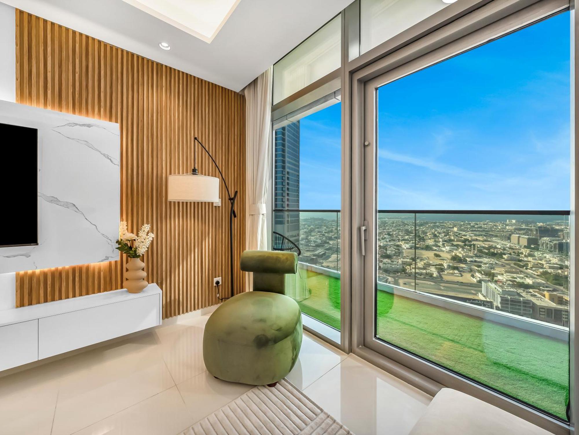 Apartment 5 Star High Rise Luxury Apartment, Infinity Pool With Stunning Burj View - Brand New