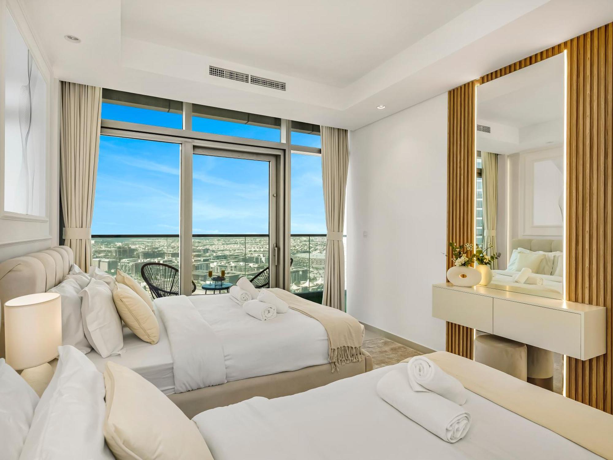 5 Star High Rise Luxury Apartment, Infinity Pool With Stunning Burj View - Brand New Dubai