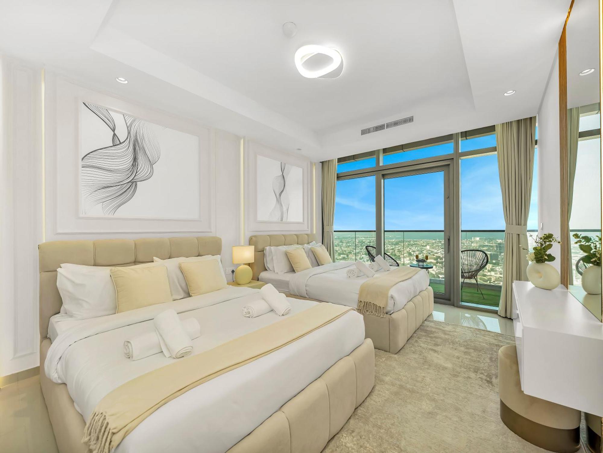 5 Star High Rise Luxury Apartment, Infinity Pool With Stunning Burj View - Brand New
