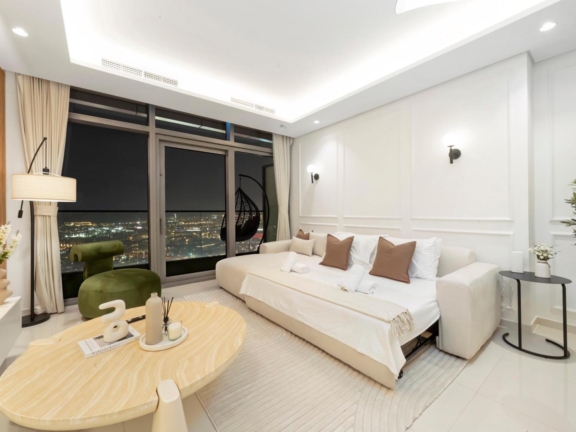 5 Star High Rise Luxury Apartment, Infinity Pool With Stunning Burj View - Brand New * Dubai
