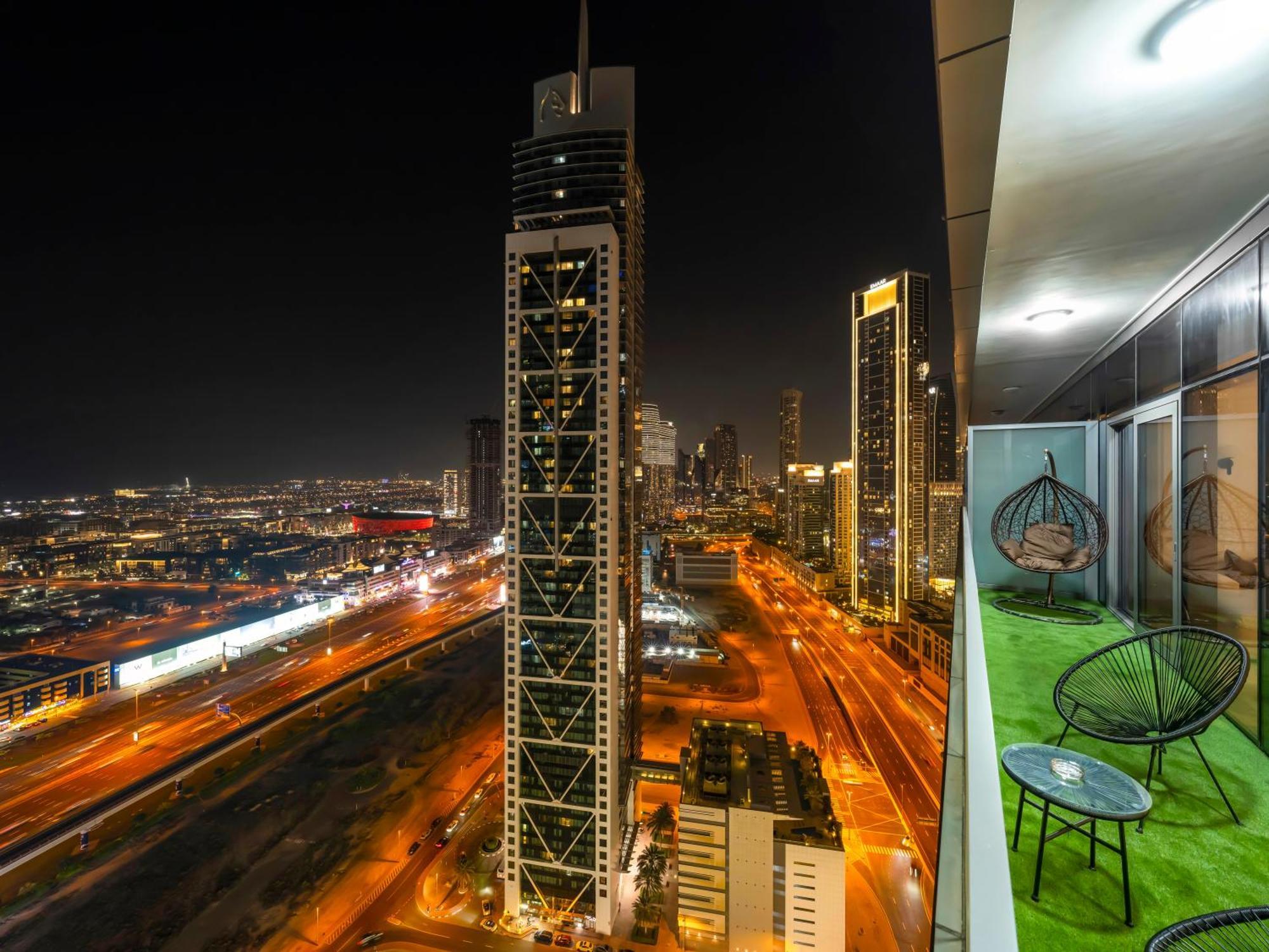 Apartment 5 Star High Rise Luxury Apartment, Infinity Pool With Stunning Burj View - Brand New Dubai