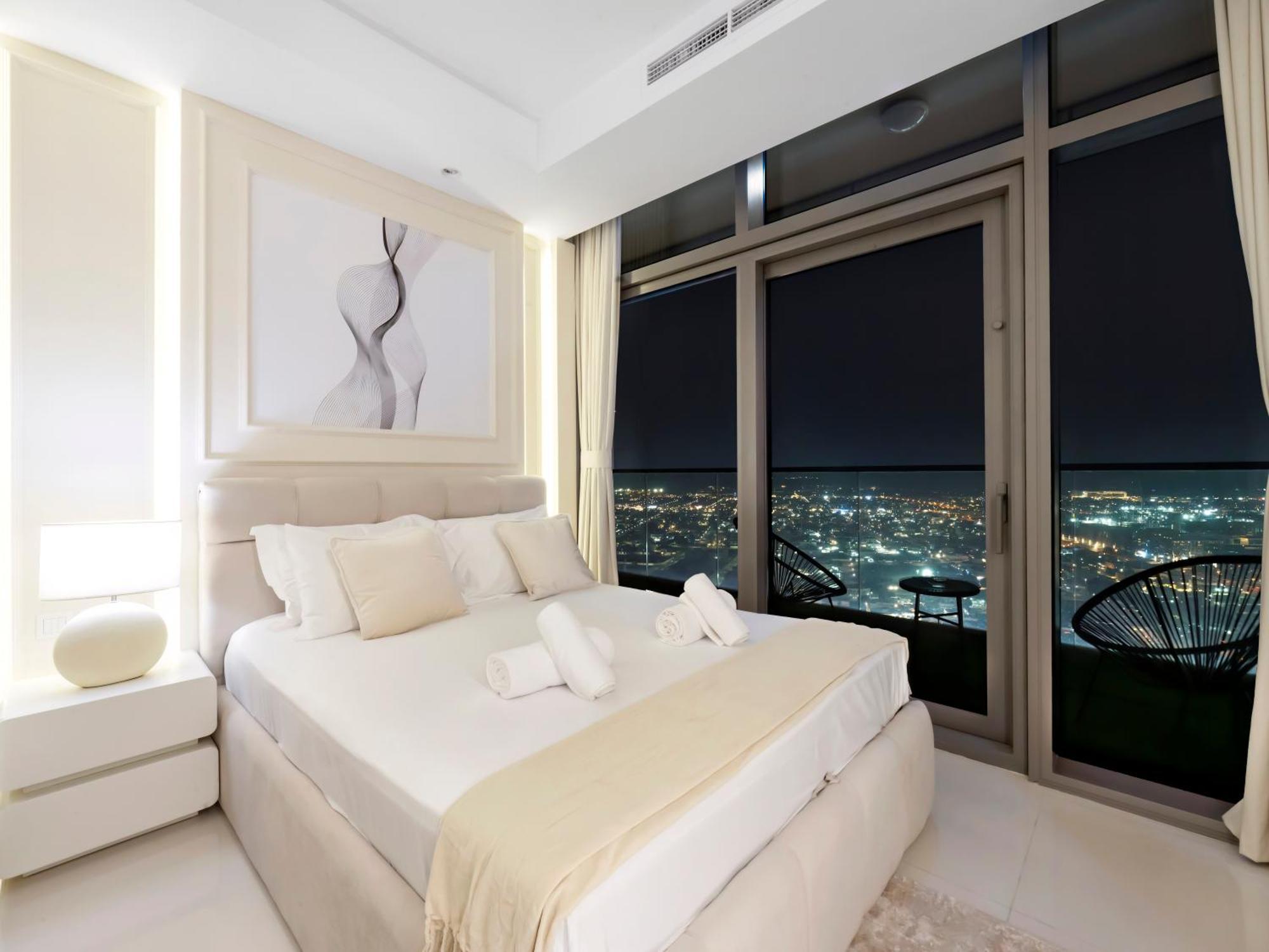 5 Star High Rise Luxury Apartment, Infinity Pool With Stunning Burj View - Brand New Apartment
