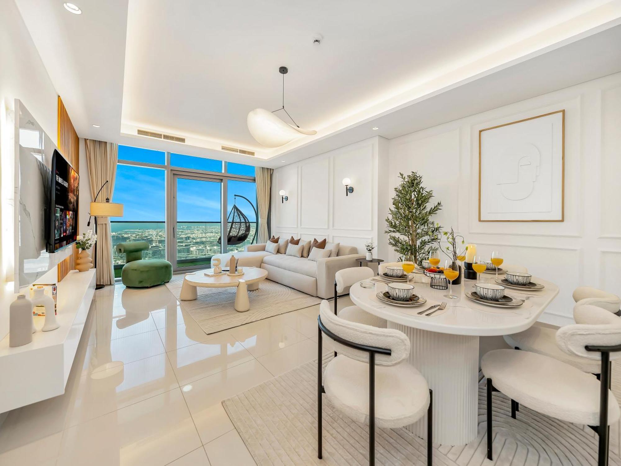 Apartment 5 Star High Rise Luxury Apartment, Infinity Pool With Stunning Burj View - Brand New *