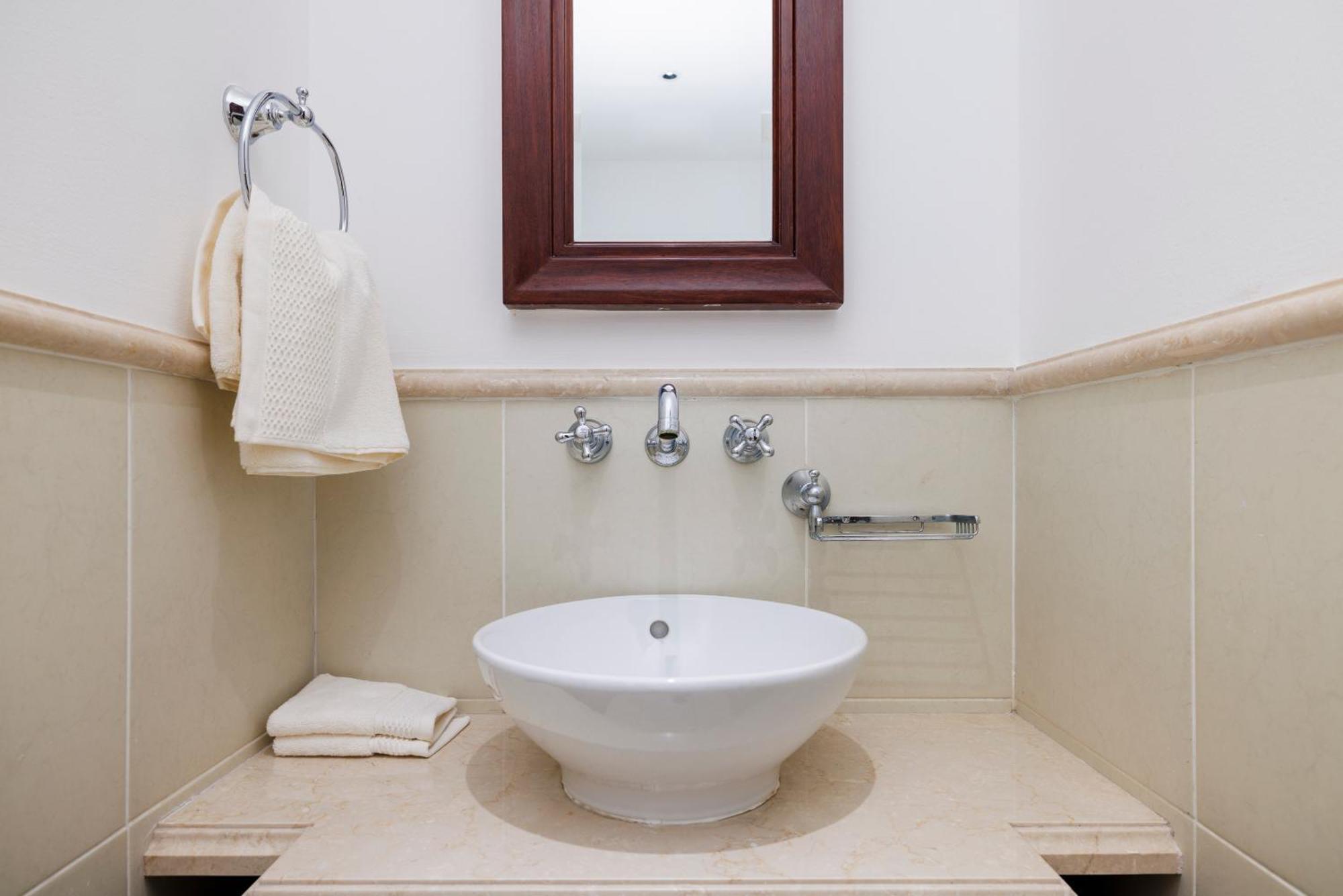 Luxury 1-br Near Burj Apartment Dubai