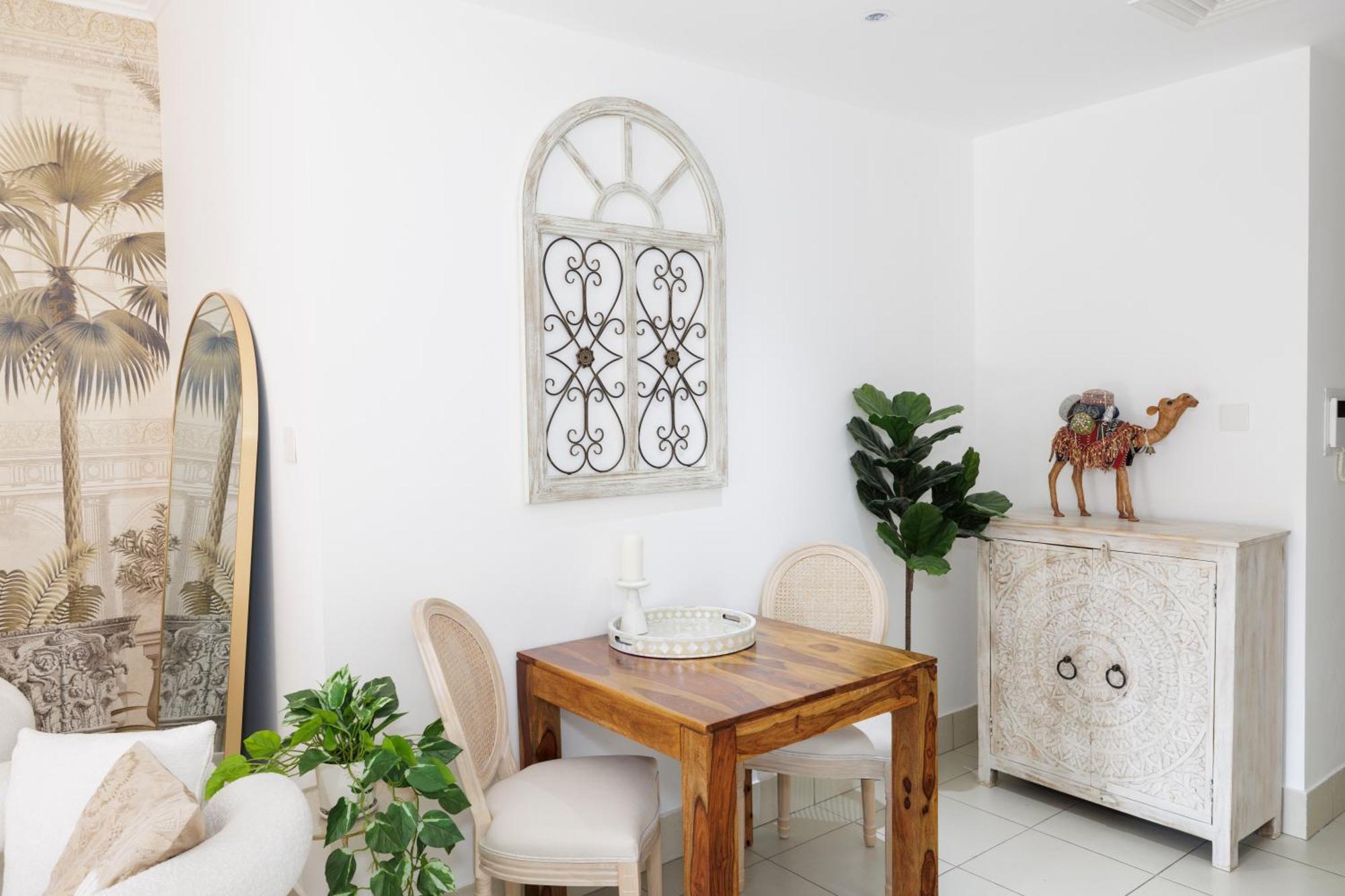 Luxury 1-br Near Burj Dubai