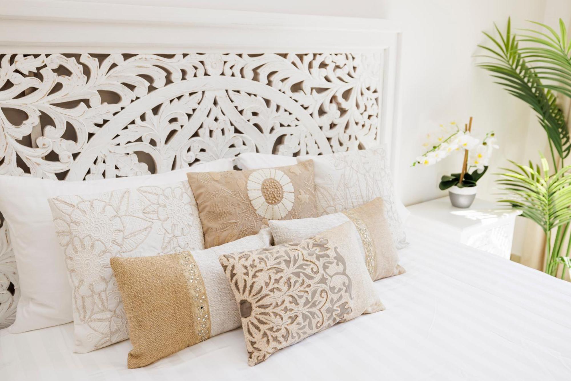 Luxury 1-br Near Burj Apartment