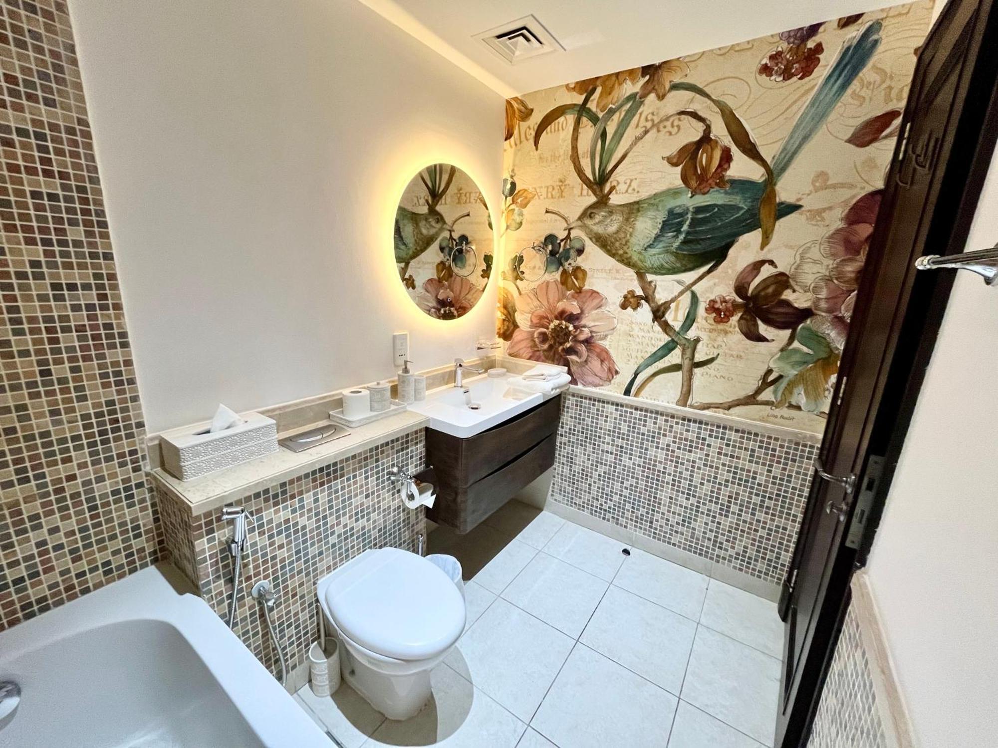 Luxury 1-br Near Burj Apartment