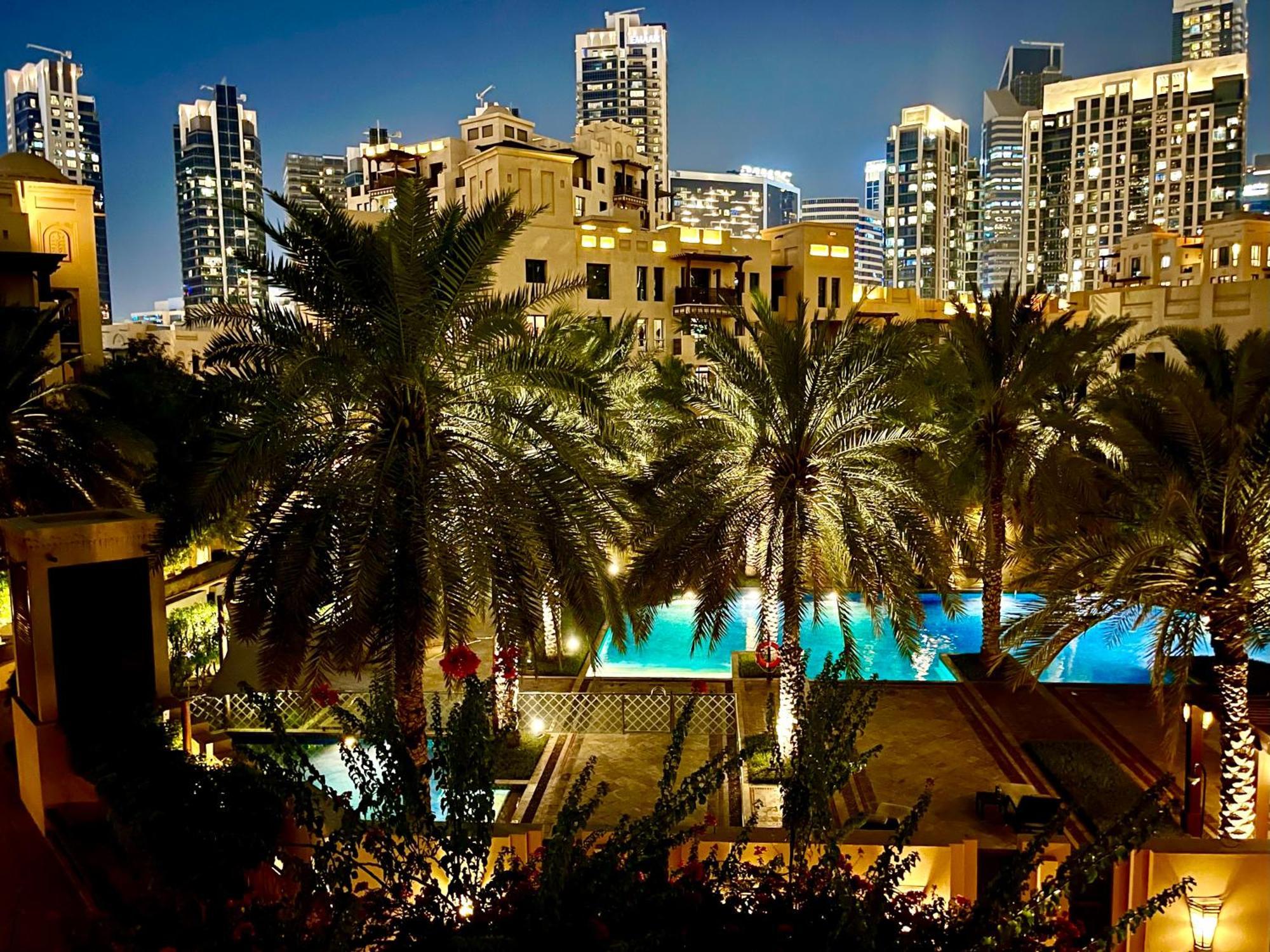 Luxury 1-br Near Burj Apartment *