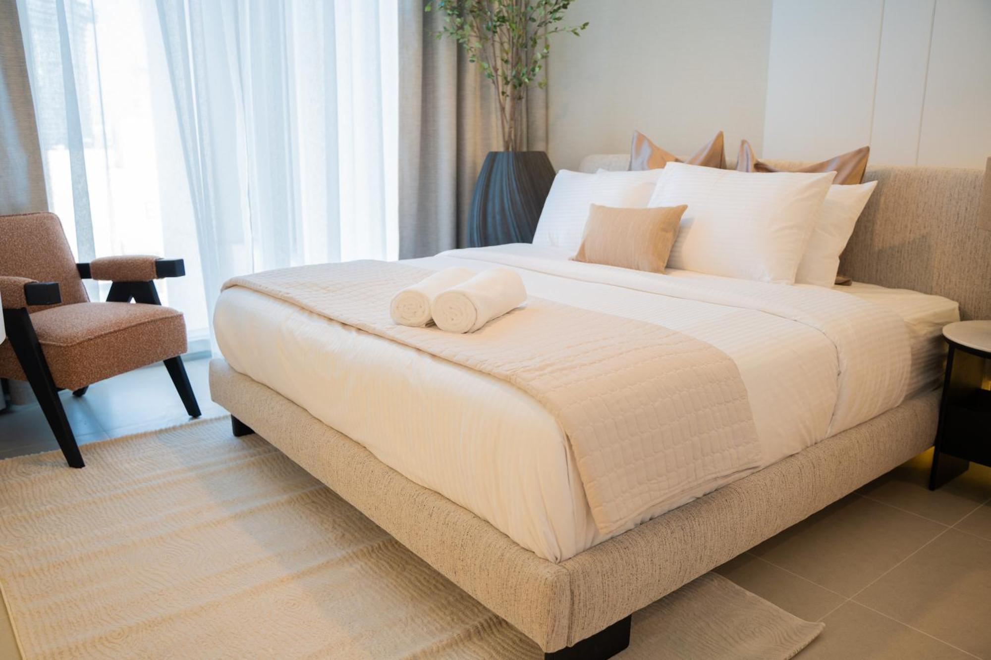 Tower 1 - Modernized Two Bedroom In Downtown *
