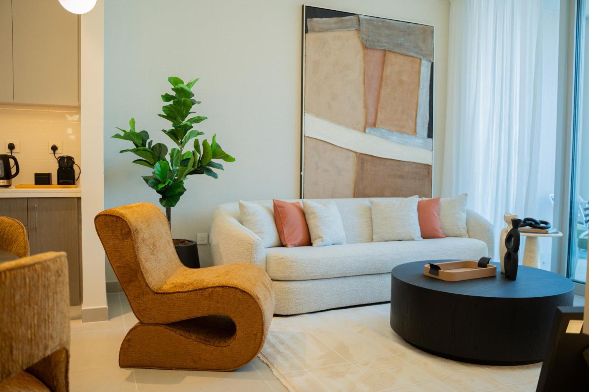 Tower 1 - Modernized Two Bedroom In Downtown Apartment *