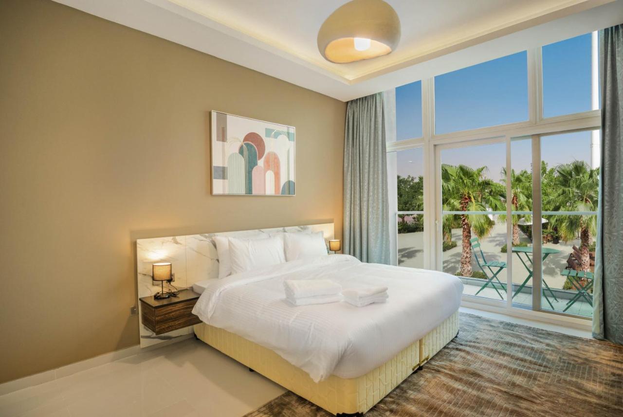Luxurious 6-bedroom With Scenic Views Dubai