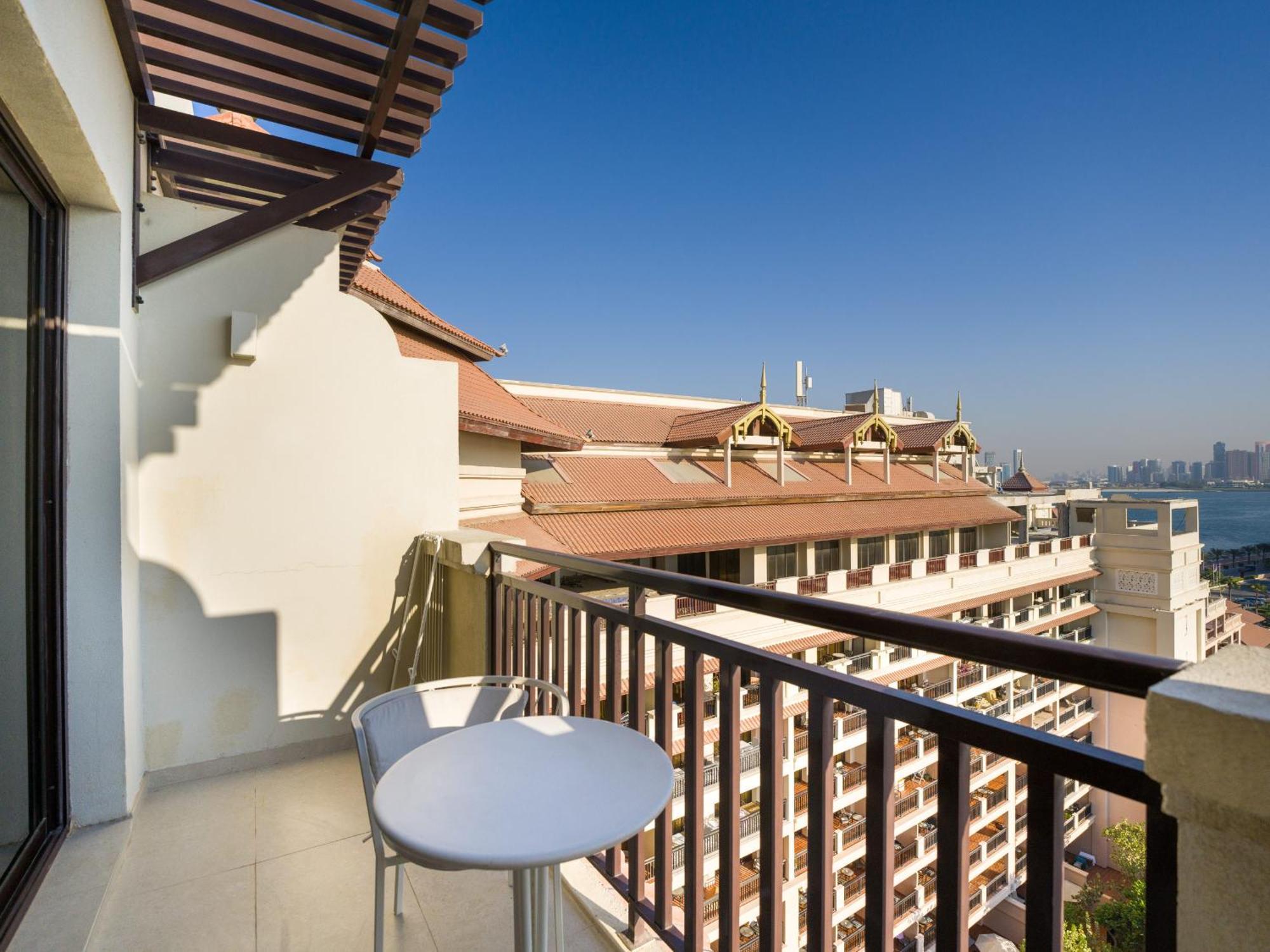 Apartment Easygo-crystal Front And Lagoon Access Stu- Royal Amwaj-pj Dubai