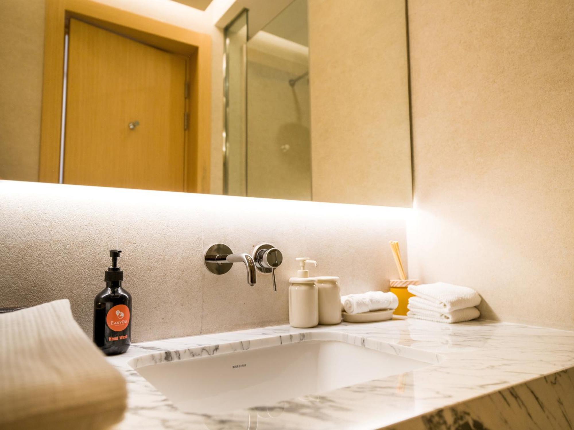 Apartment Easygo-crystal Front And Lagoon Access Stu- Royal Amwaj-pj *