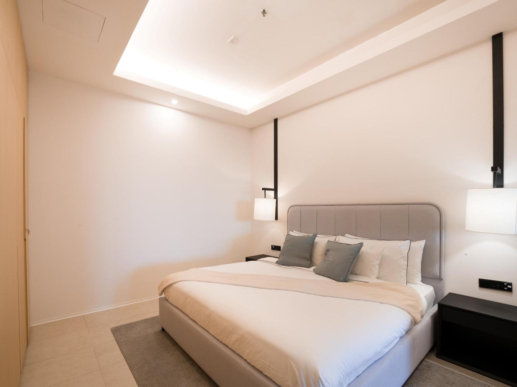 Easygo-crystal Front And Lagoon Access Stu- Royal Amwaj-pj * Dubai
