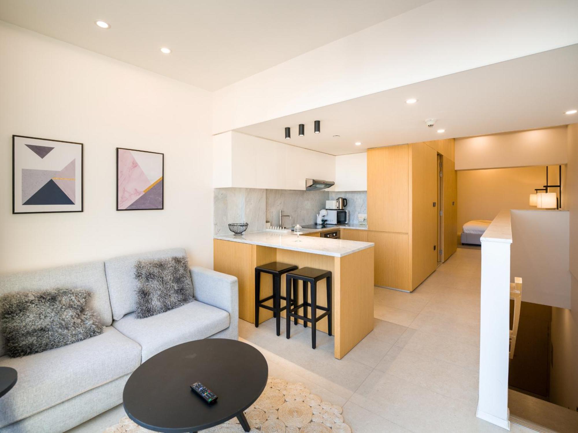 Apartment Easygo-crystal Front And Lagoon Access Stu- Royal Amwaj-pj