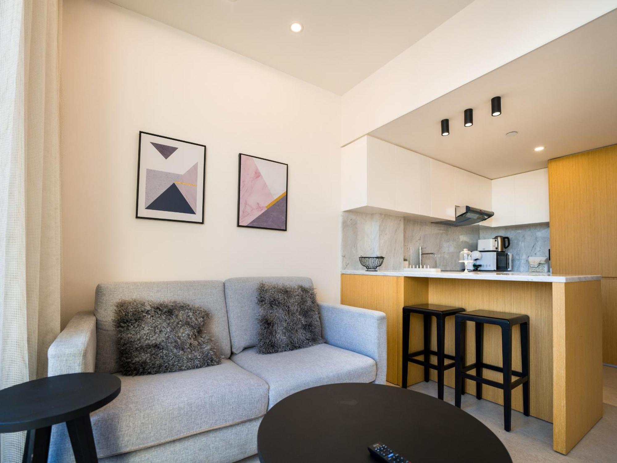 Apartment Easygo-crystal Front And Lagoon Access Stu- Royal Amwaj-pj *