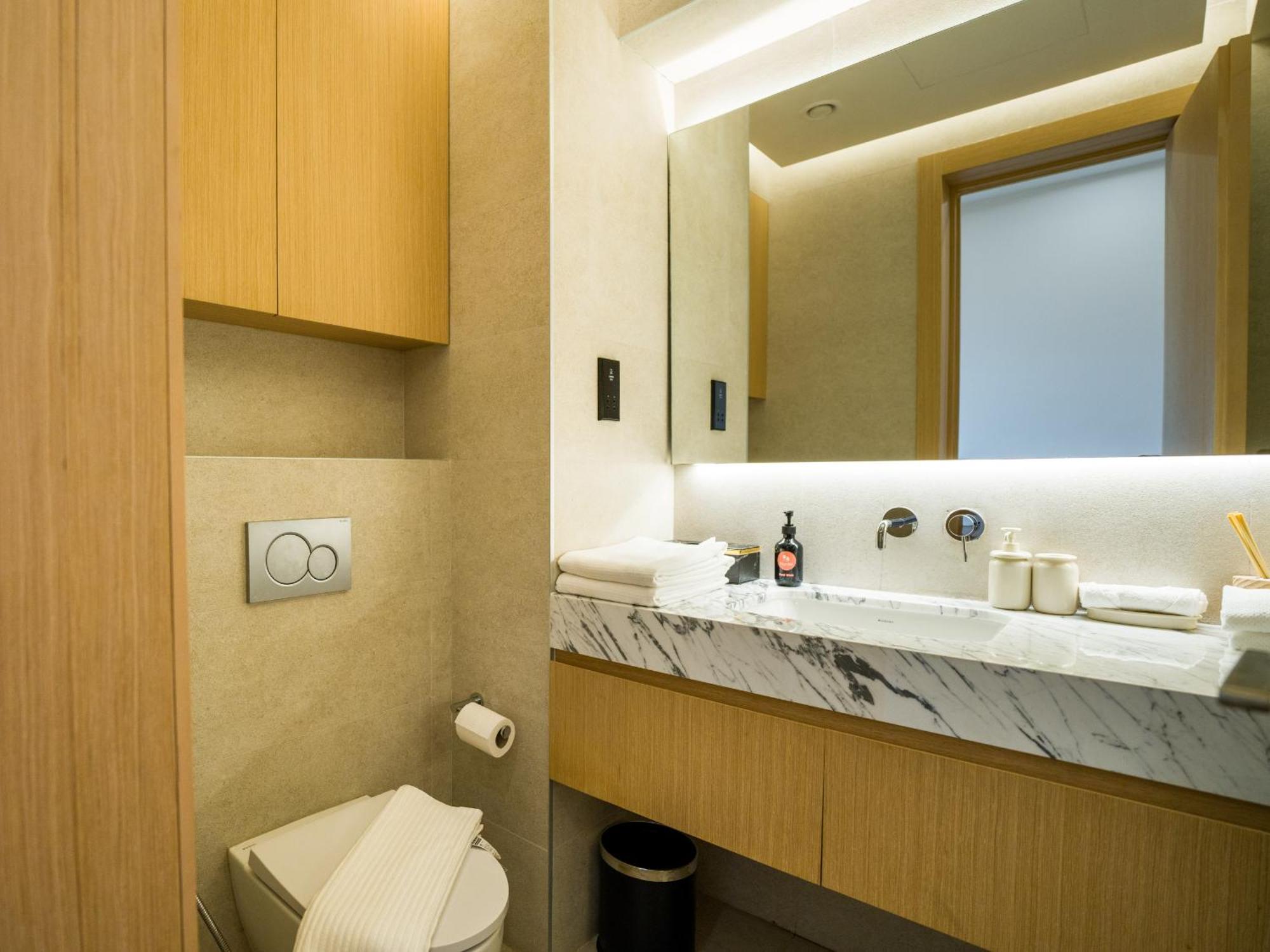 Apartment Easygo-crystal Front And Lagoon Access Stu- Royal Amwaj-pj