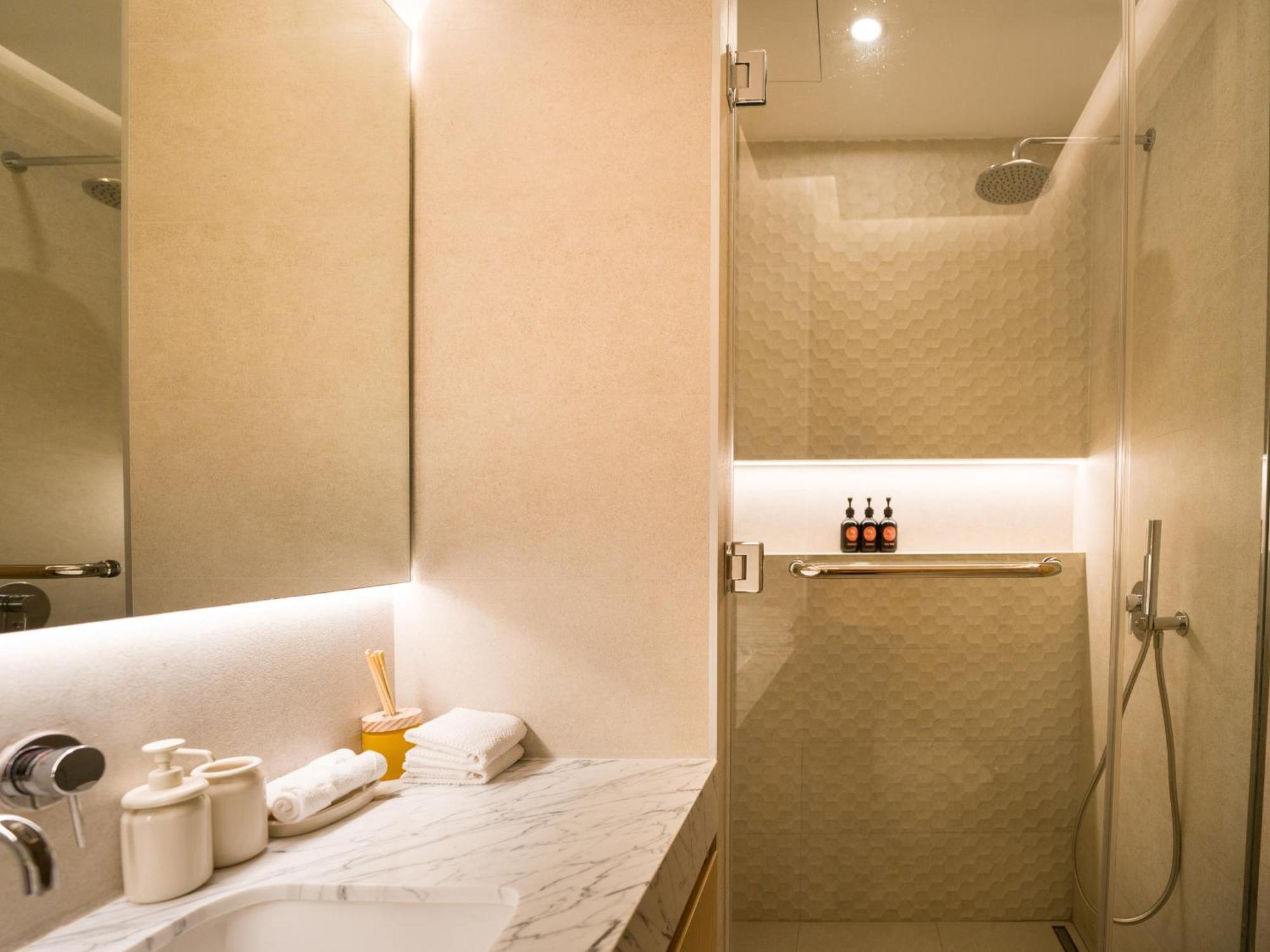 Easygo-crystal Front And Lagoon Access Stu- Royal Amwaj-pj Apartment Dubai