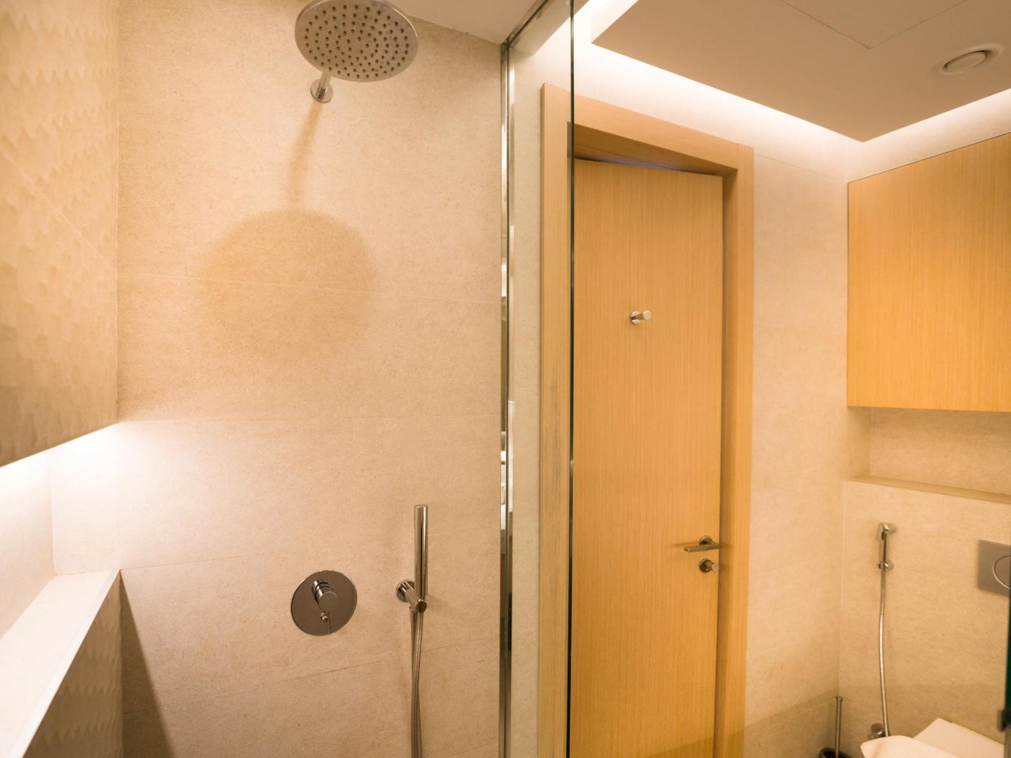 Easygo-crystal Front And Lagoon Access Stu- Royal Amwaj-pj *