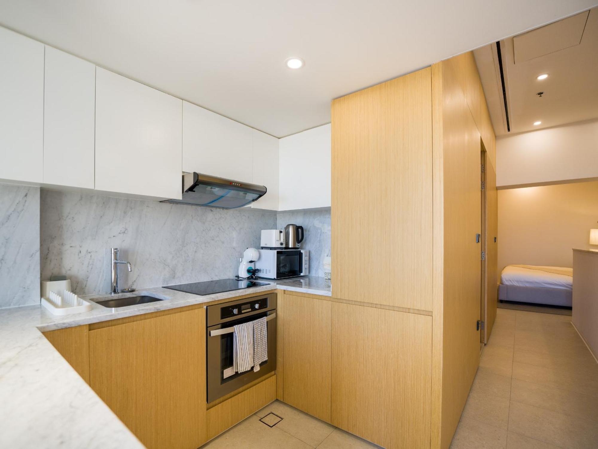 Apartment Easygo-crystal Front And Lagoon Access Stu- Royal Amwaj-pj *
