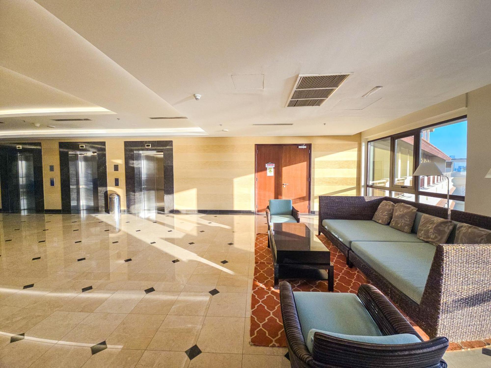 Easygo-crystal Front And Lagoon Access Stu- Royal Amwaj-pj Dubai