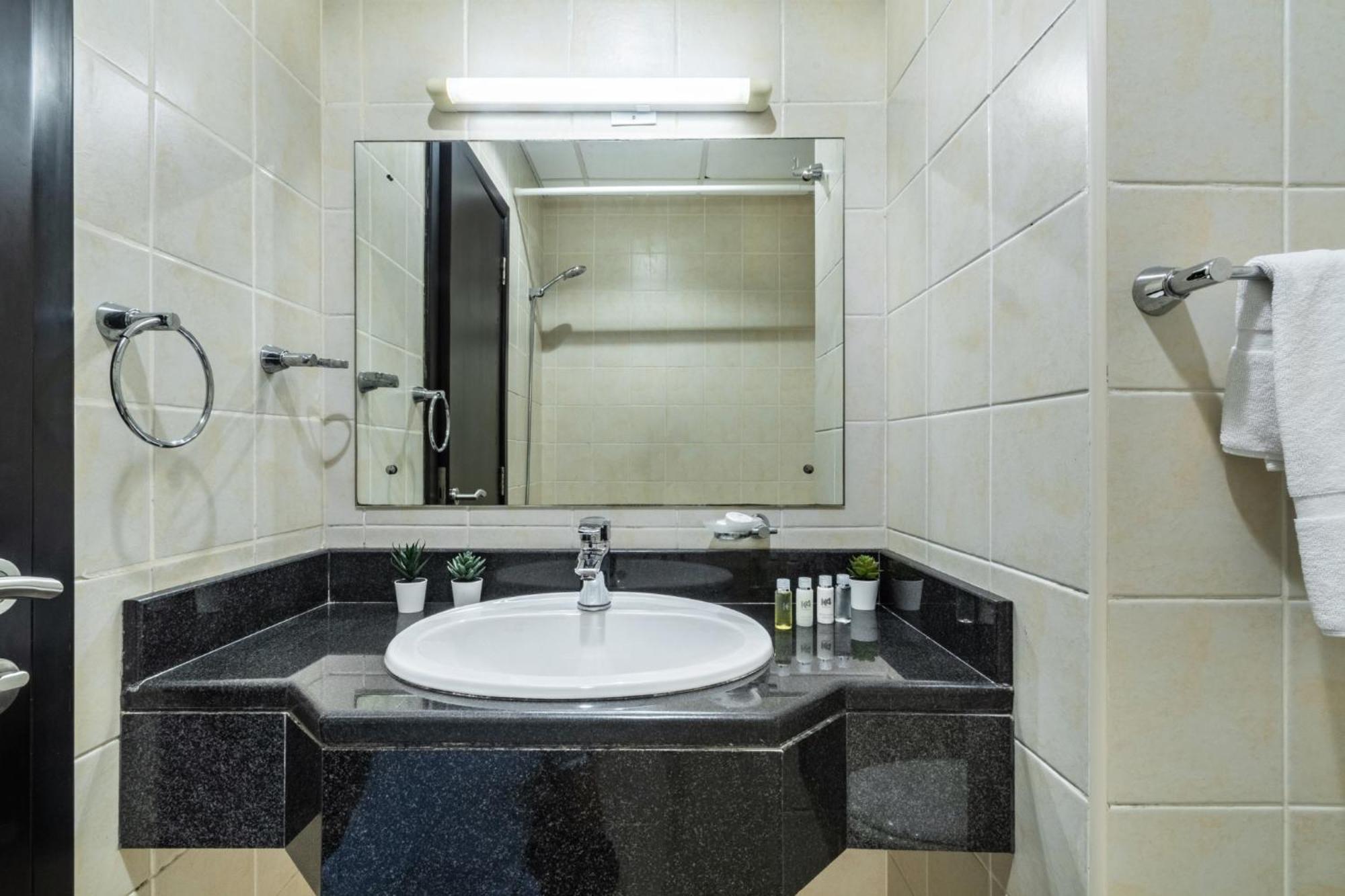 Stunning Hideaway In Marina Apartment Dubai