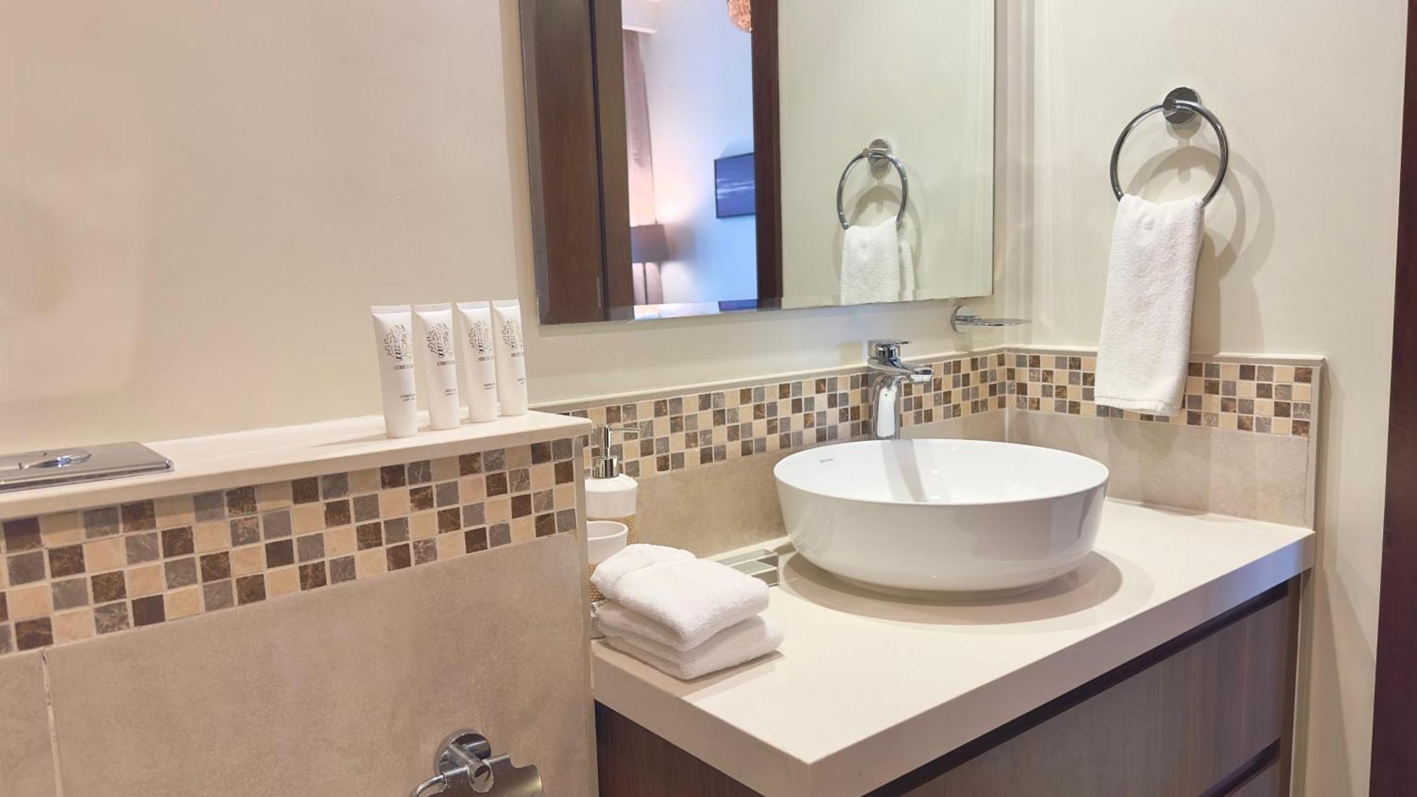 Apartment Sleek & Spacious 2br In Damac Vera, Business Bay By Bhavan