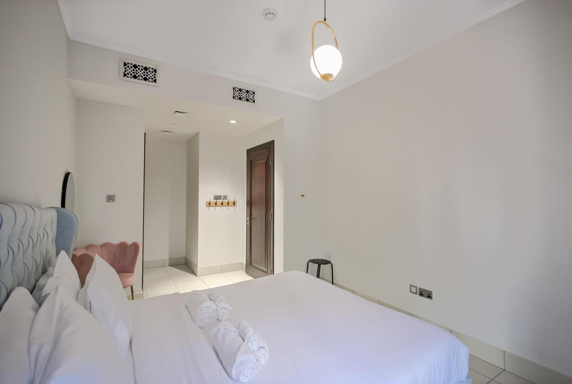 Apartment Elegant Old Town Escape With Burj Views & Near Mall *