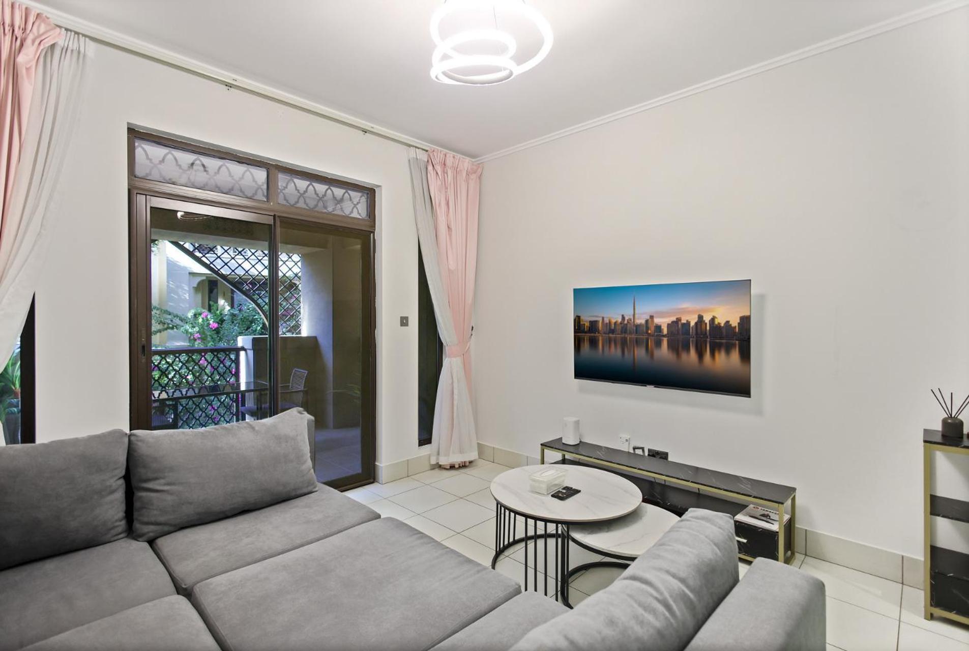 Elegant Old Town Escape With Burj Views & Near Mall Dubai