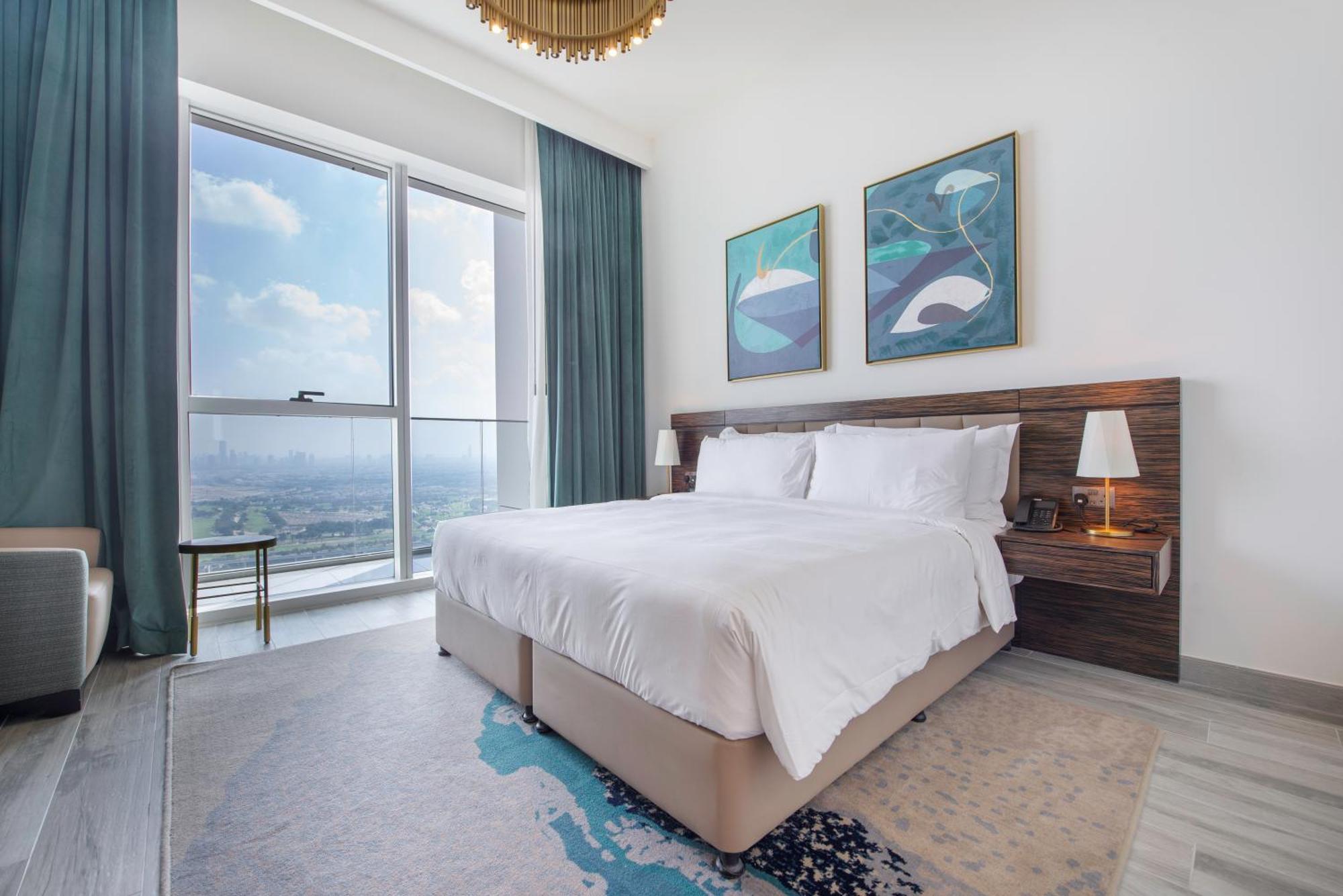 Golf Views In 30th Floor Apartment Dubai