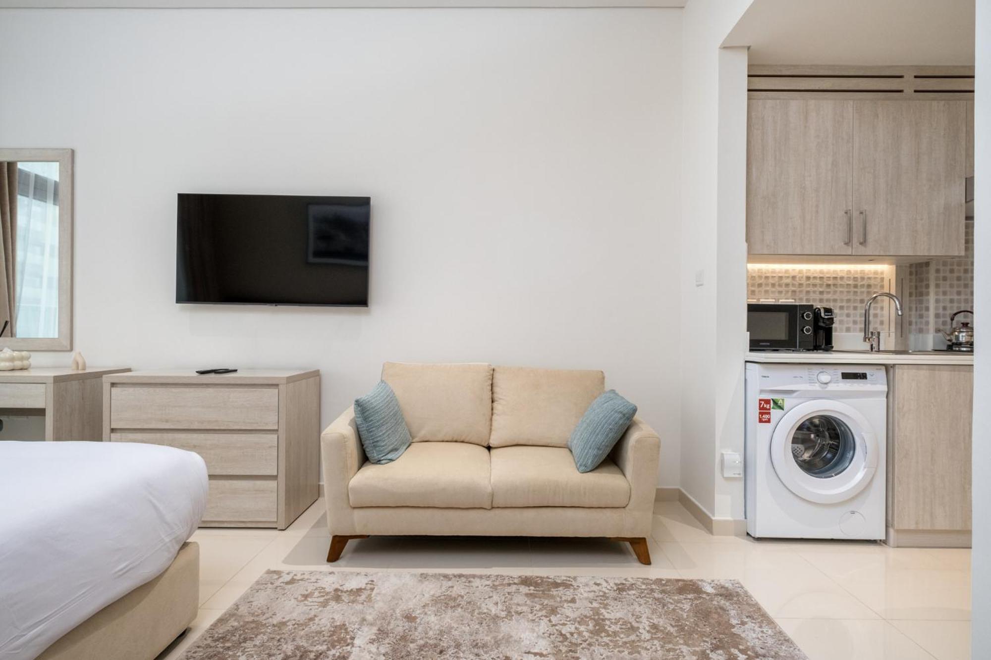 Charming In Seven Palm With Balcony Rooftop Floor Apartment *
