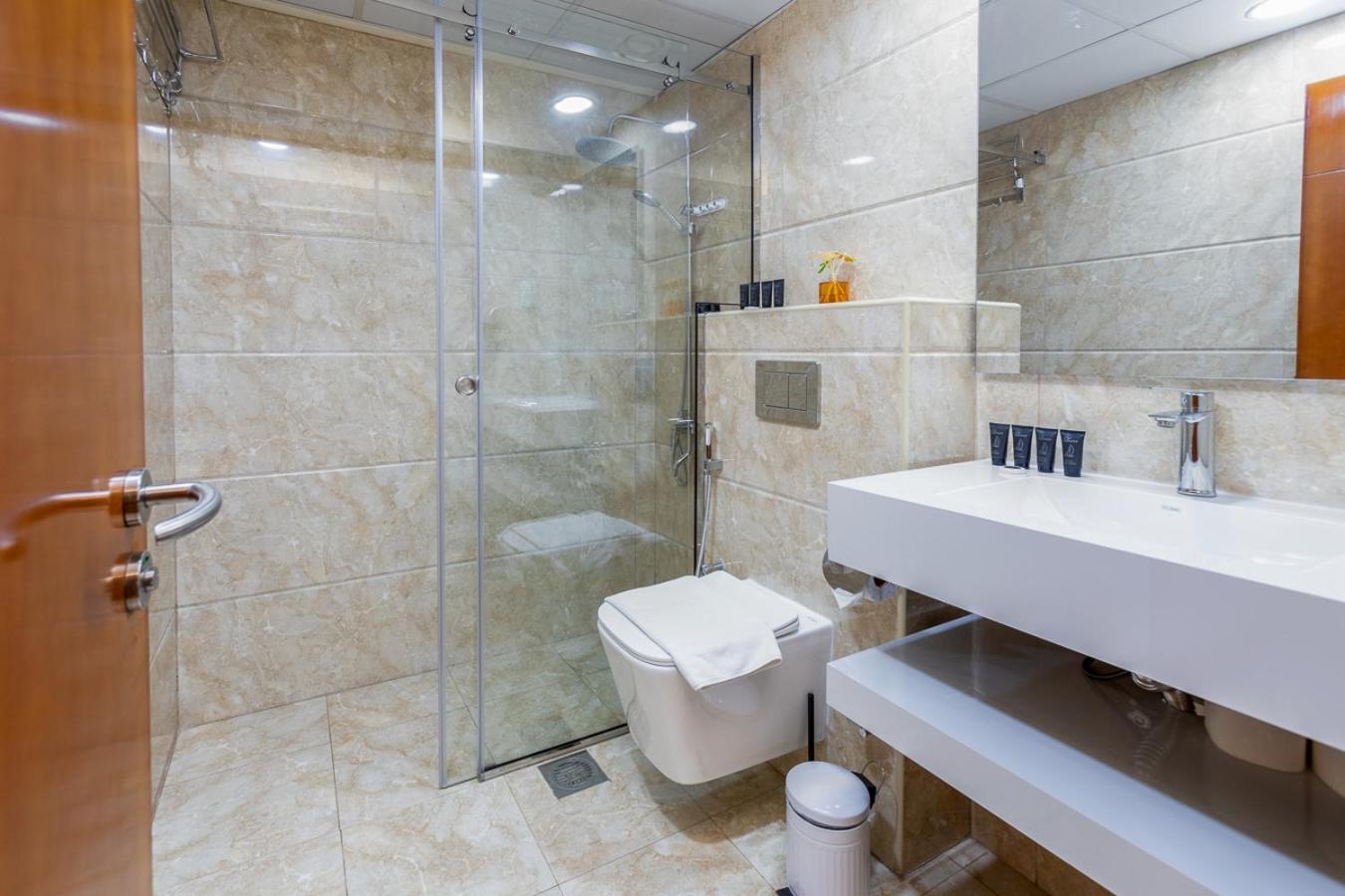 Apartment Serene 2br In Al Dhafrah 4, The Greens - Allsopp & Allsopp