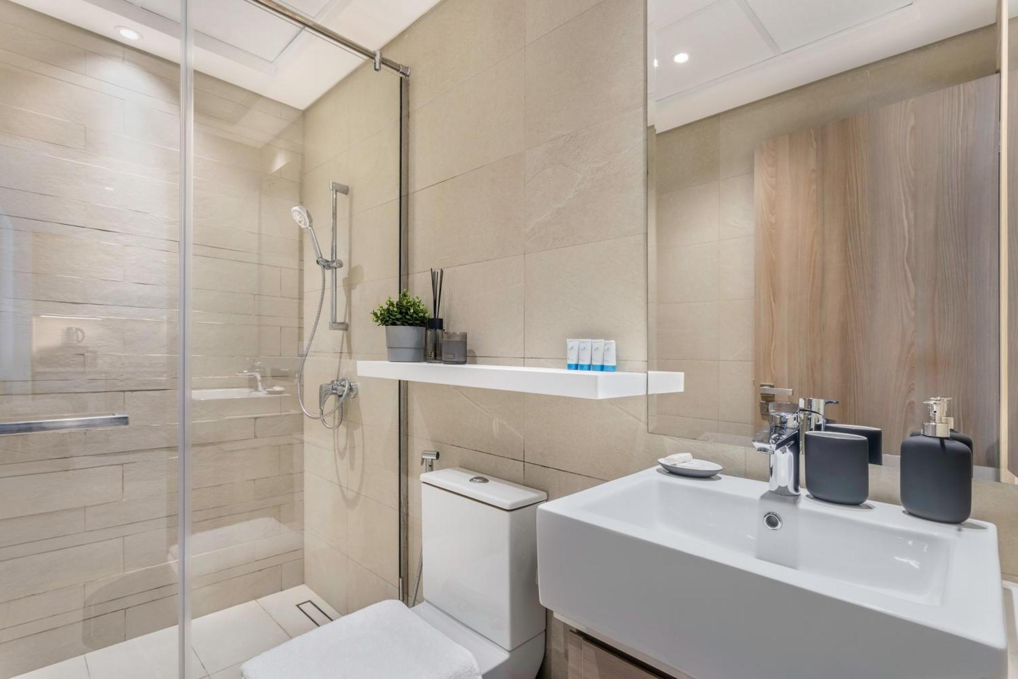 Luxurious Brand New 1br Huge Balcony Azizi 37 Apartment Dubai