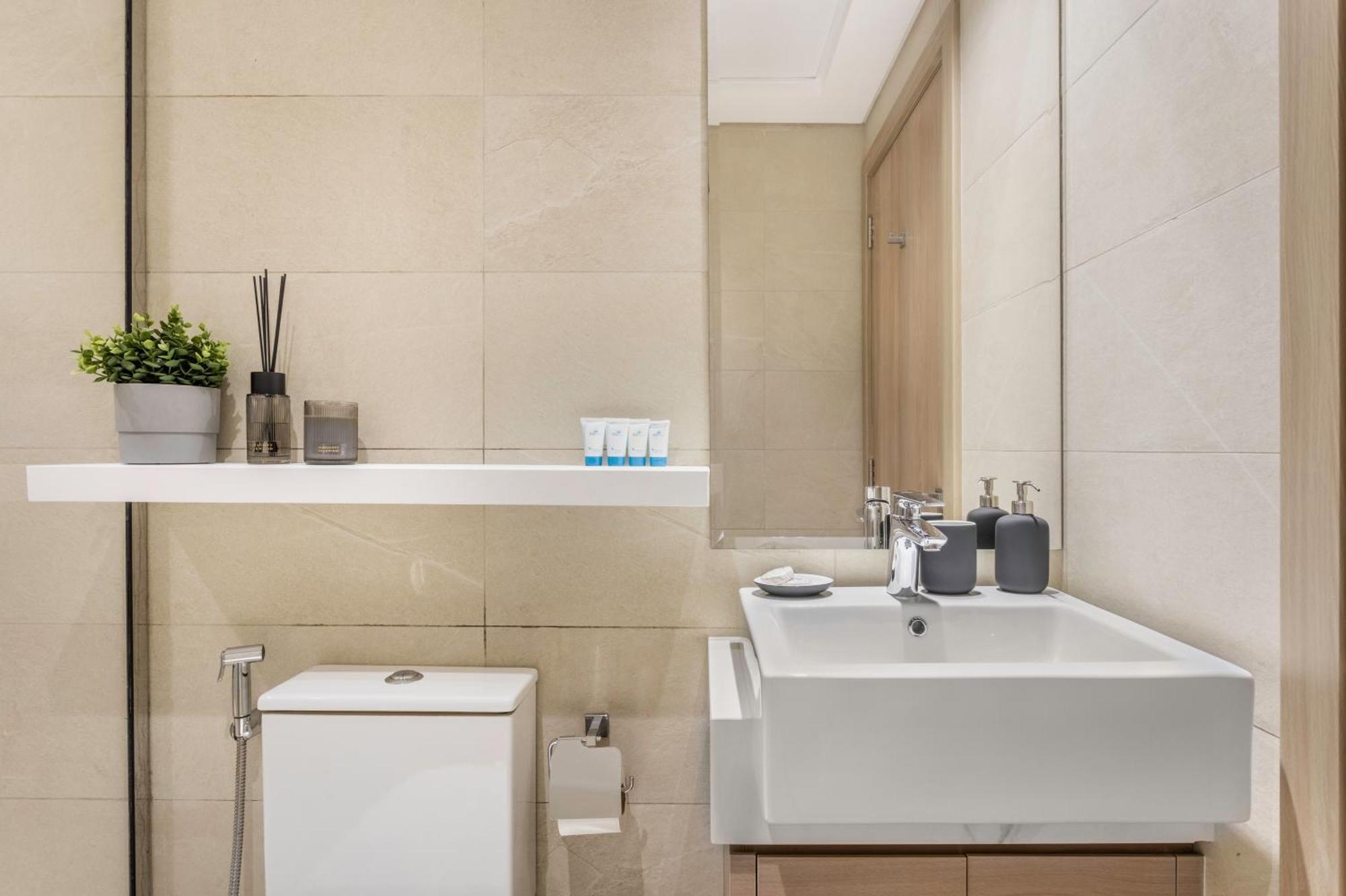 Apartment Luxurious Brand New 1br Huge Balcony Azizi 37 Dubai