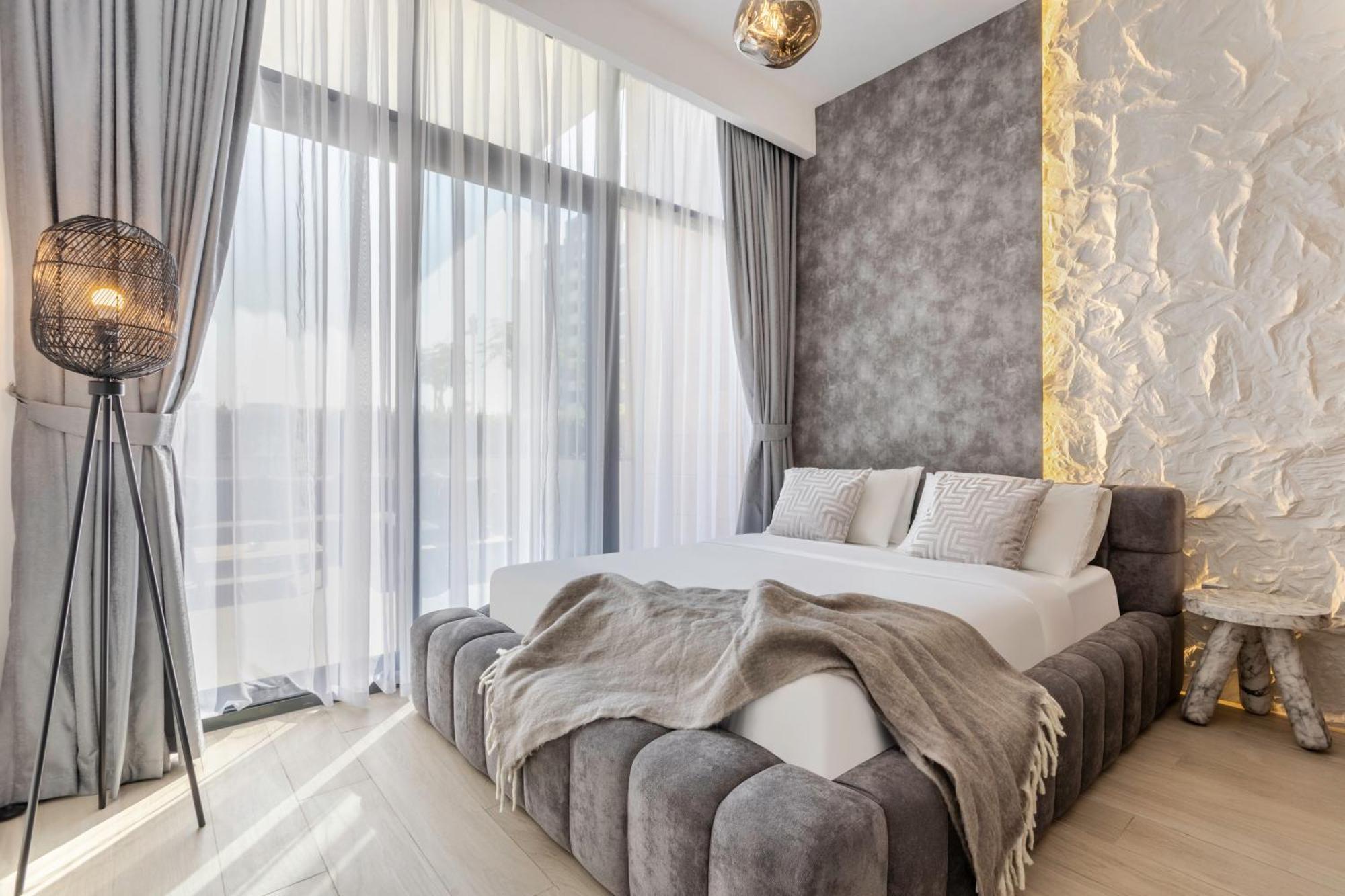 Luxurious Brand New 1br Huge Balcony Azizi 37 * Dubai