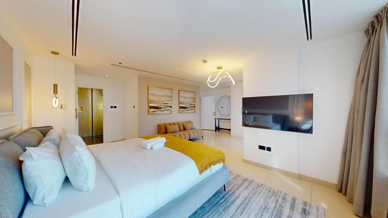 Marina View - Luxurious Four Bed With Private Pool *