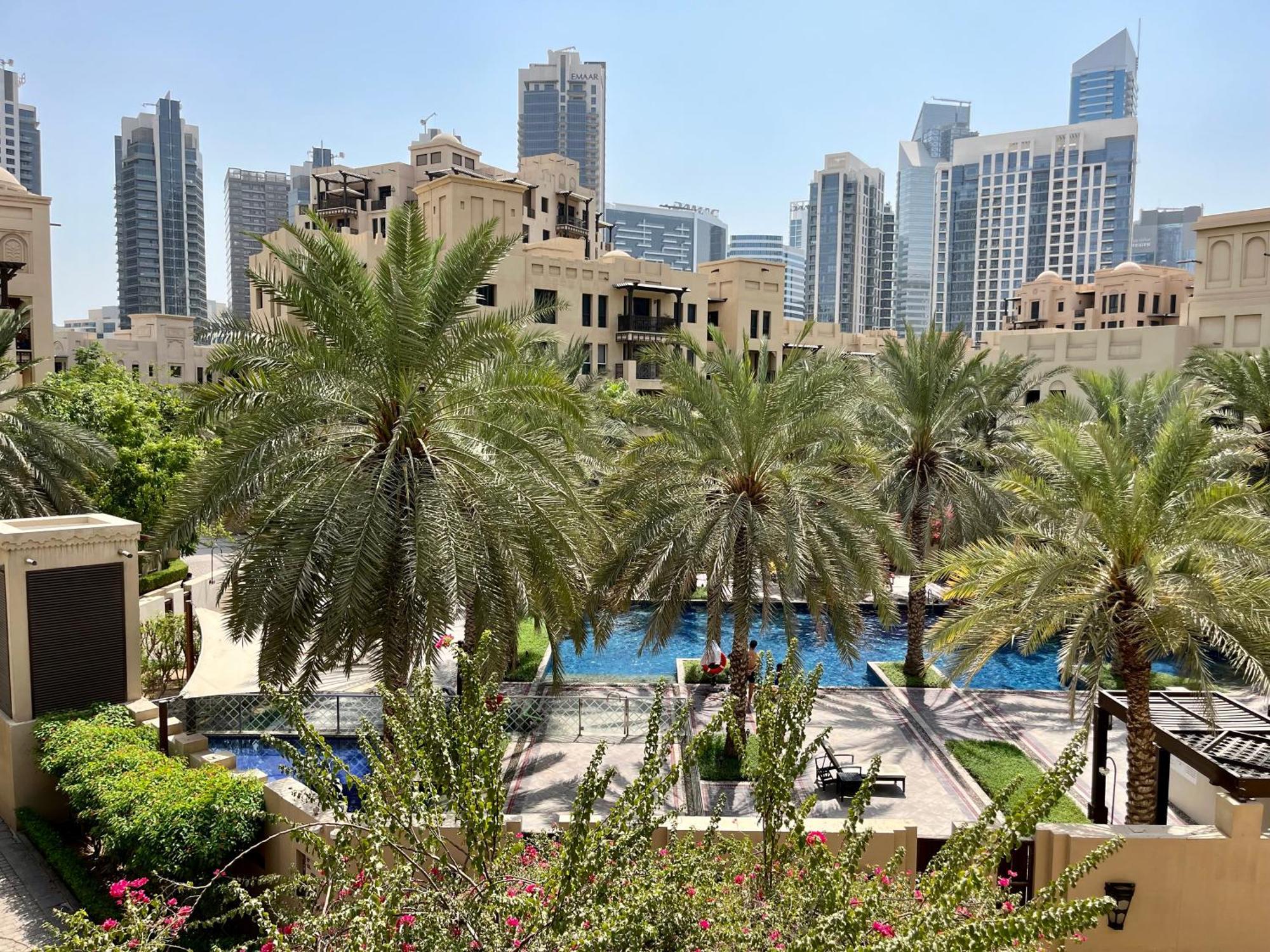 Luxury 1-br Near Burj Apartment