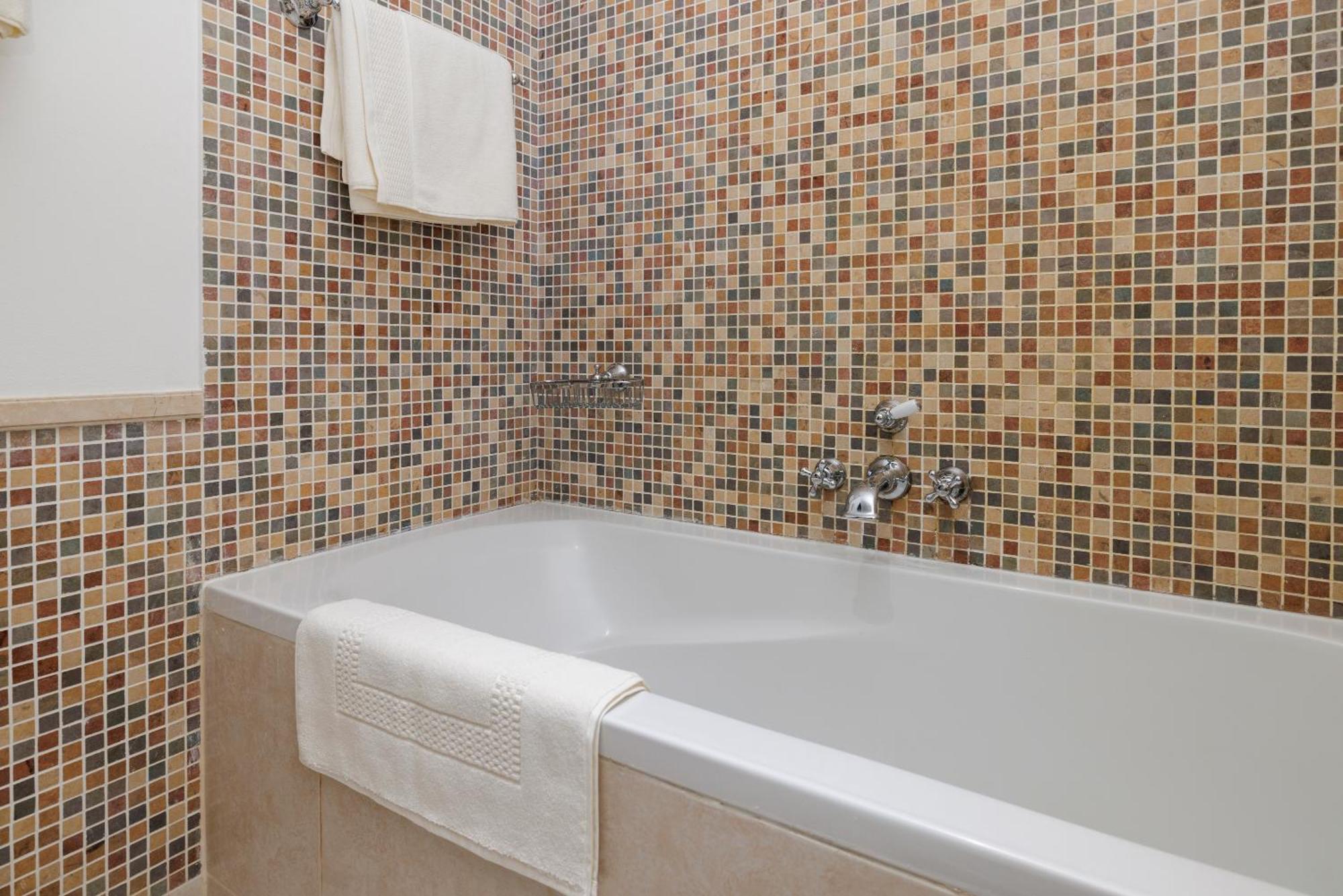 Luxury 1-br Near Burj *