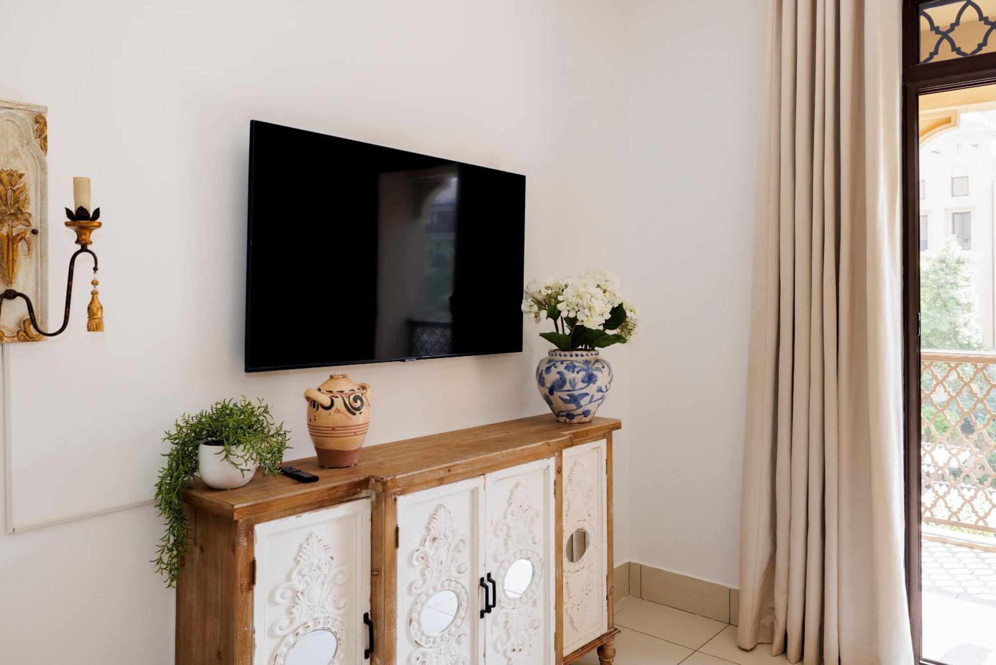 Apartment Luxury 1-br Near Burj Dubai