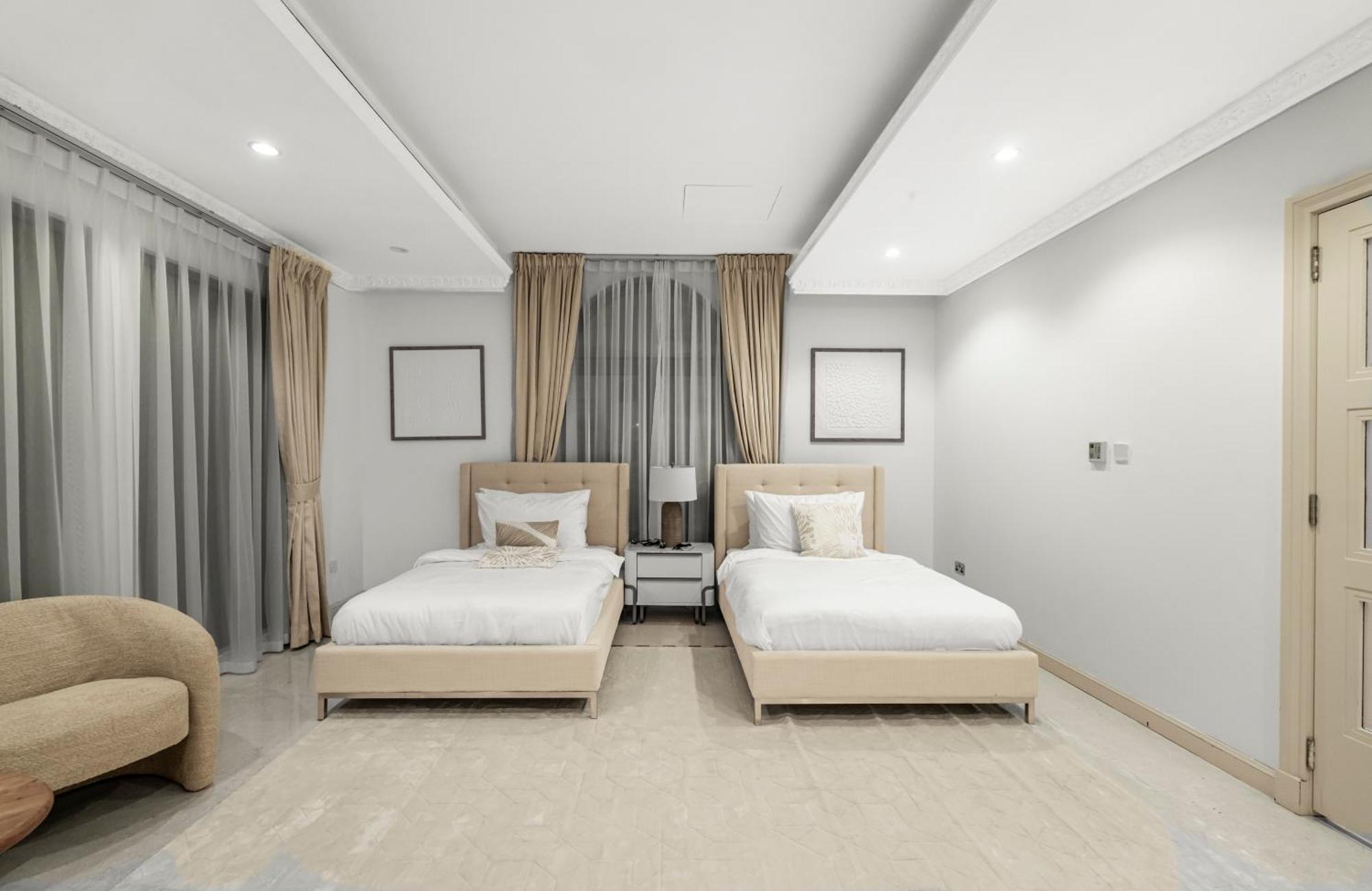 Villa Escape 24 Luxury 5br With Private Pool And Access In Palm Jumeirah Frond F Dubai