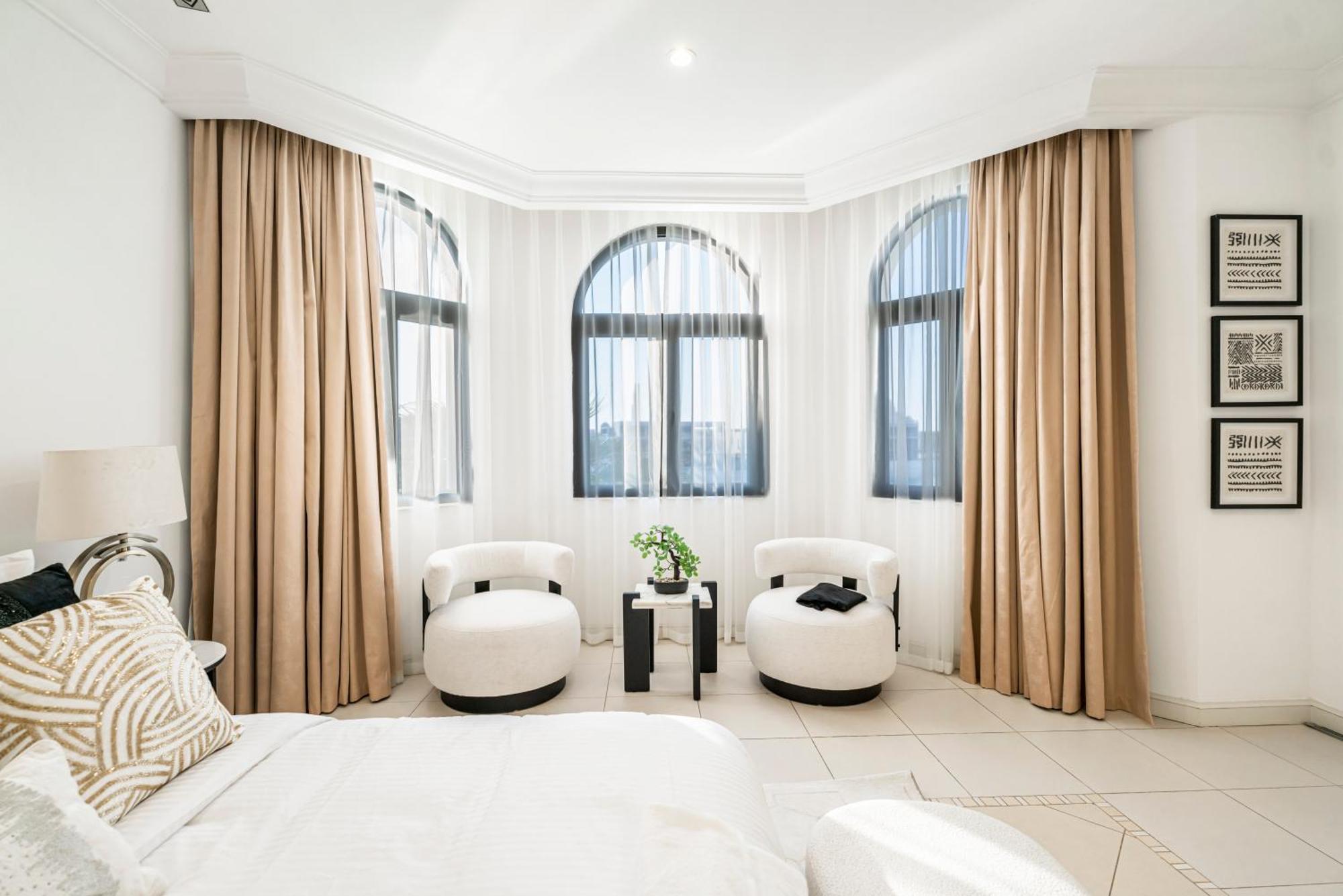 Escape 24 Luxury 5br With Private Pool And Access In Palm Jumeirah Frond F Dubai