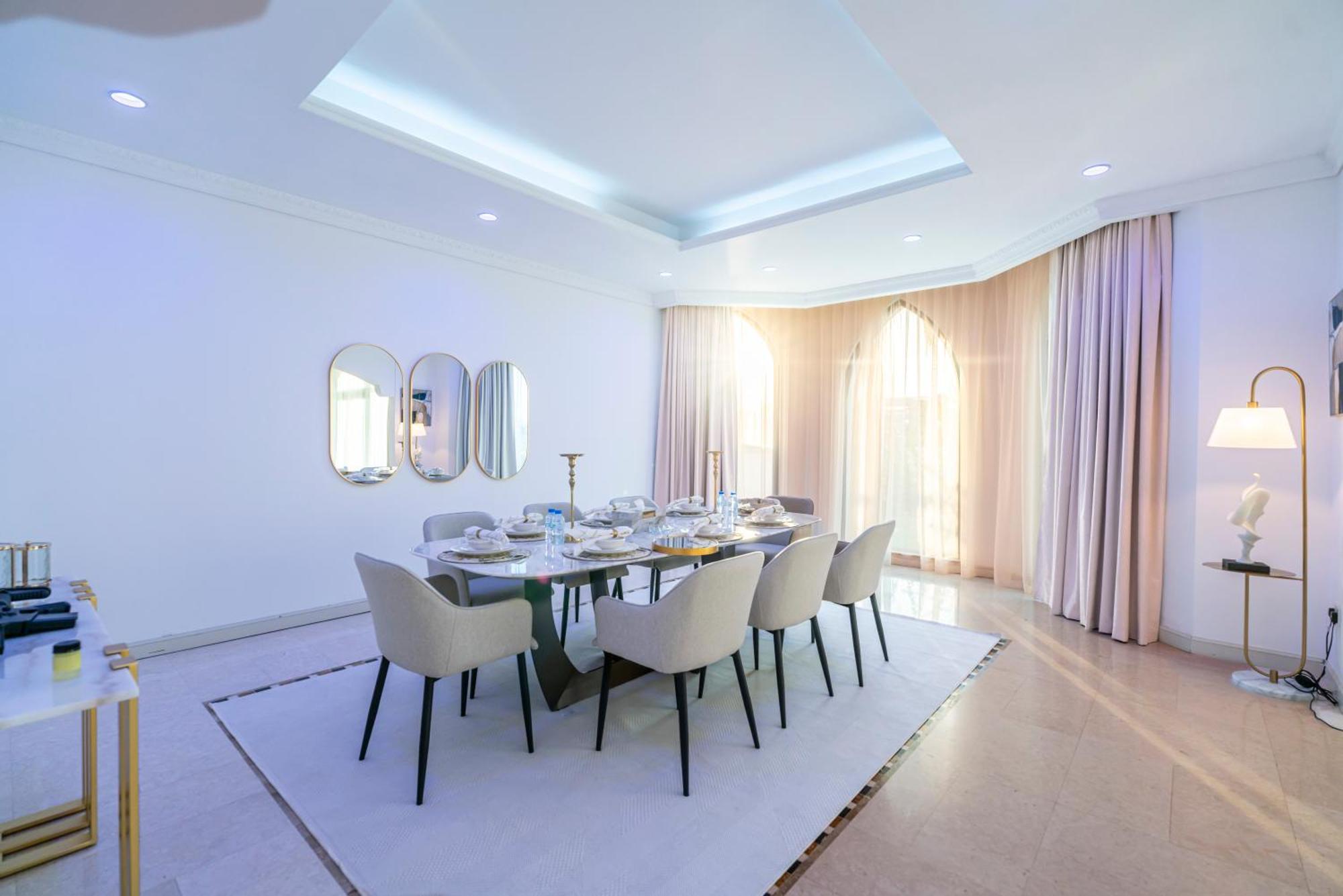 Escape 24 Luxury 5br With Private Pool And Access In Palm Jumeirah Frond F * Dubai